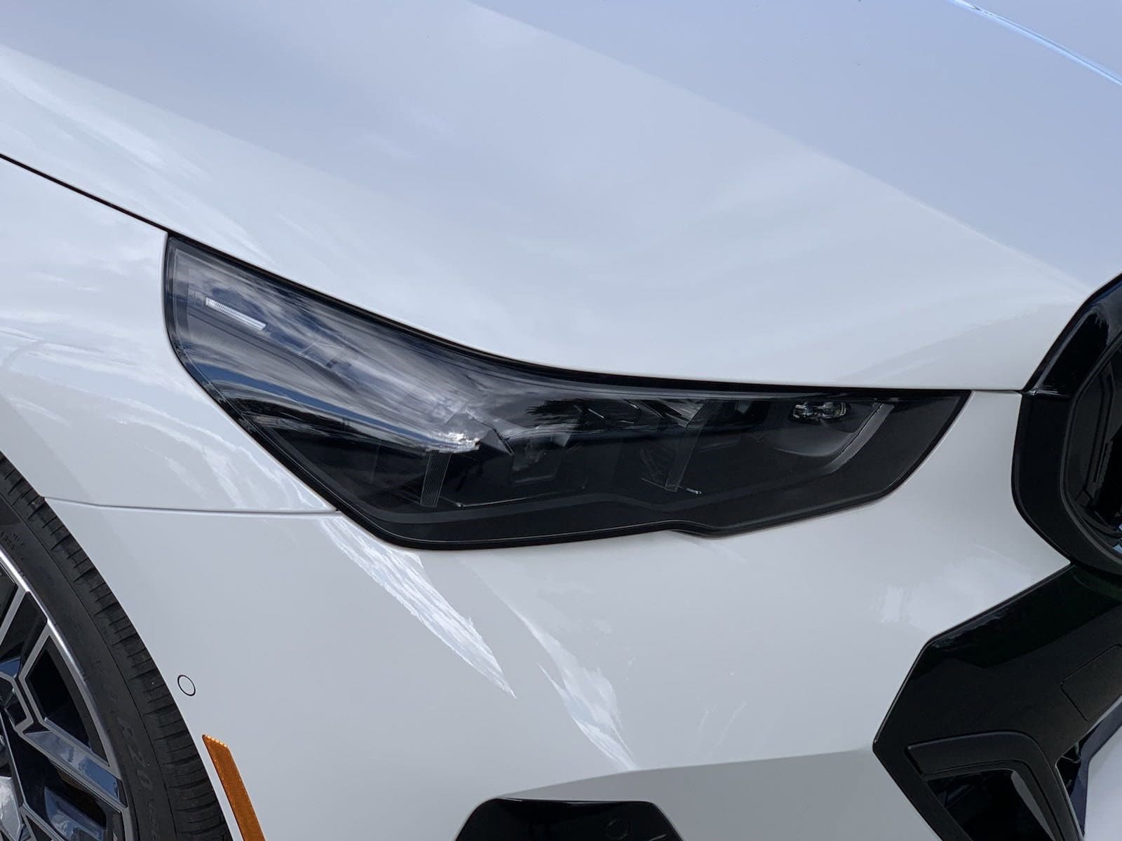 Vehicle photo 9