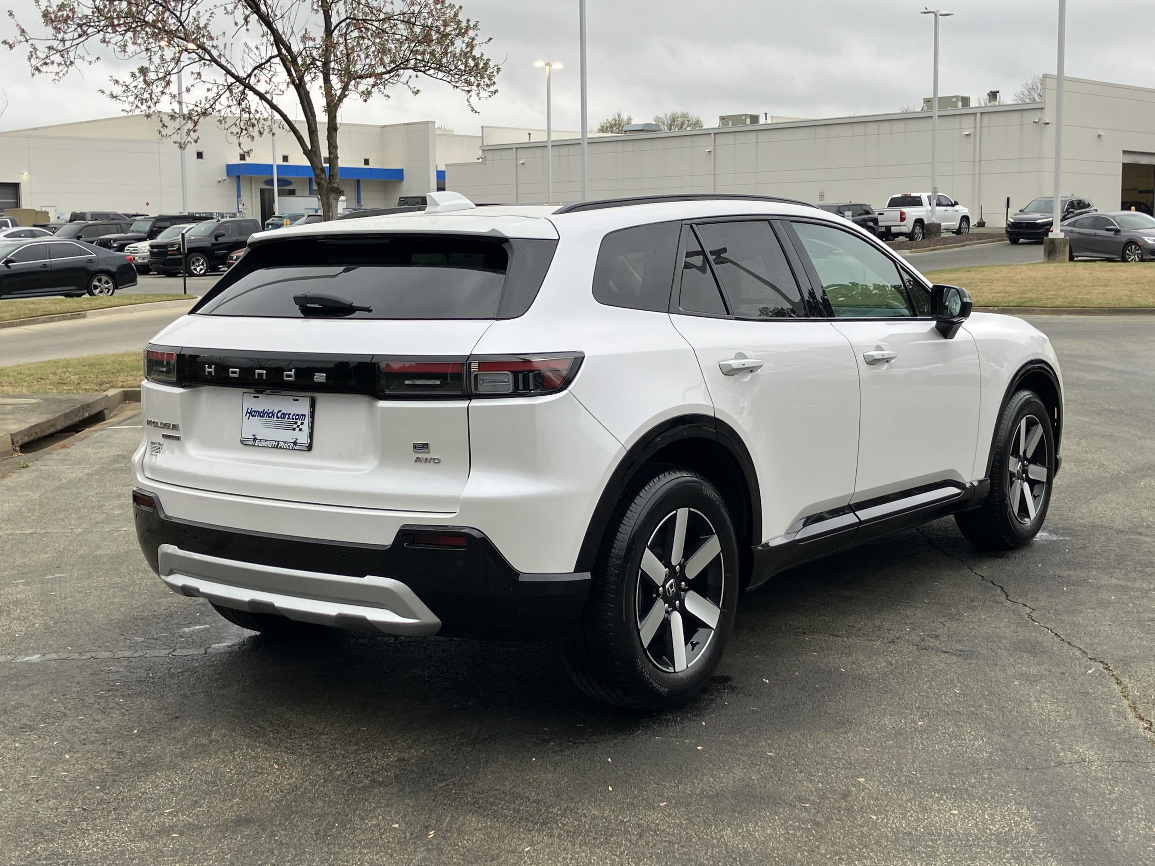 Vehicle photo 8