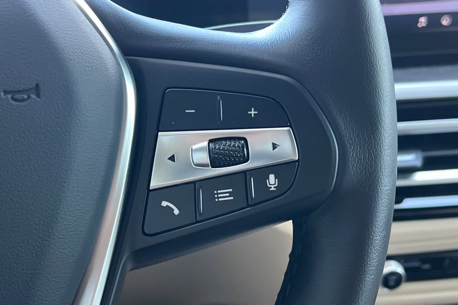 Vehicle photo 29
