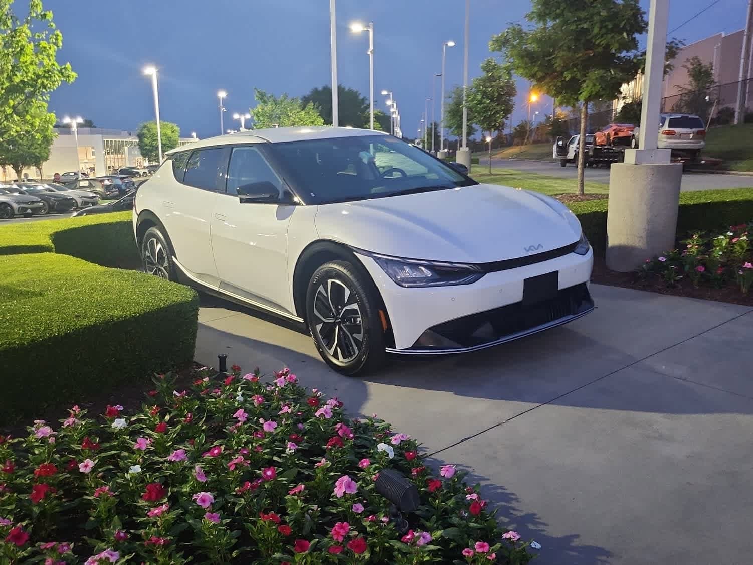 Vehicle photo 6