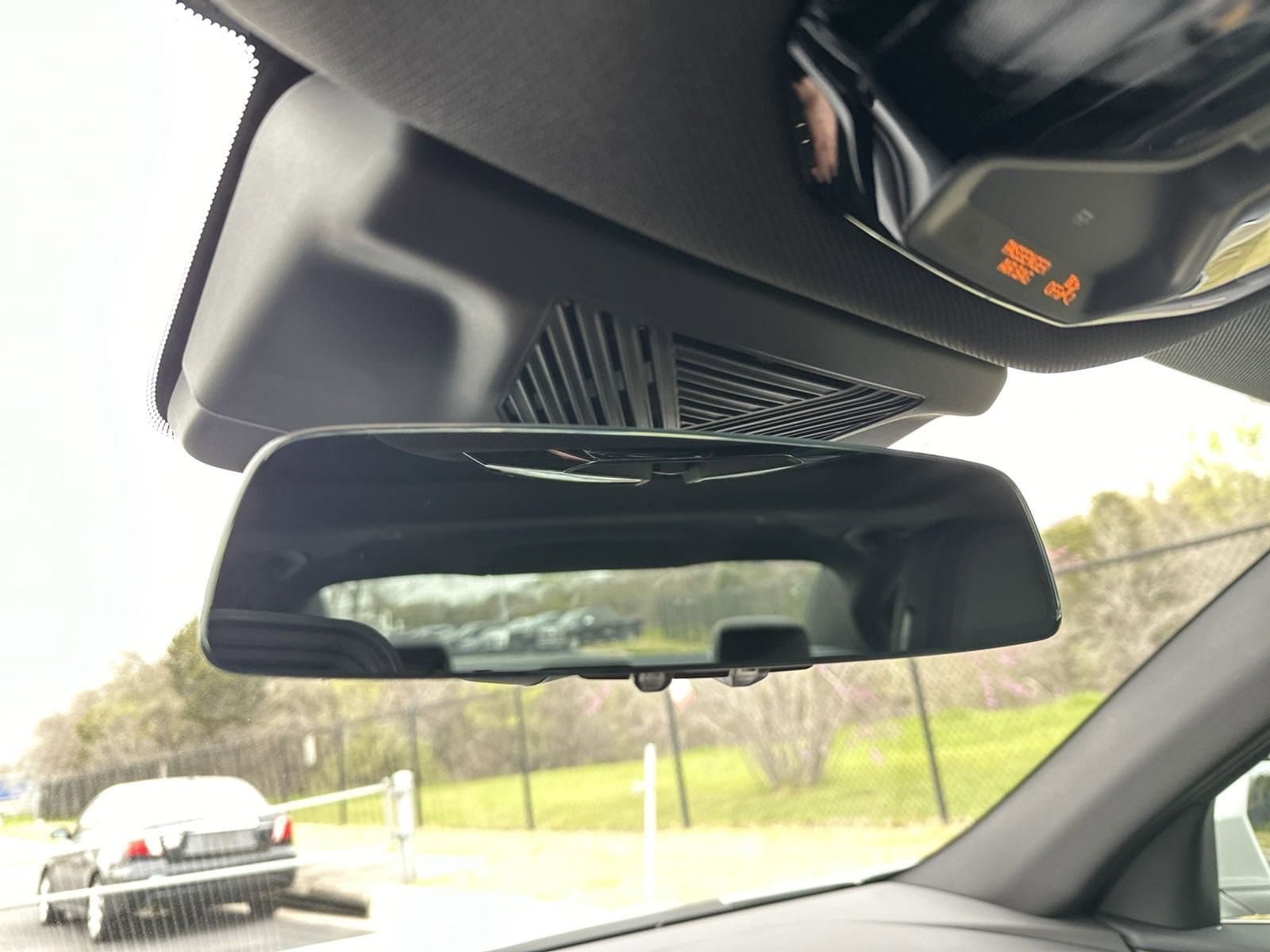 Vehicle photo 28