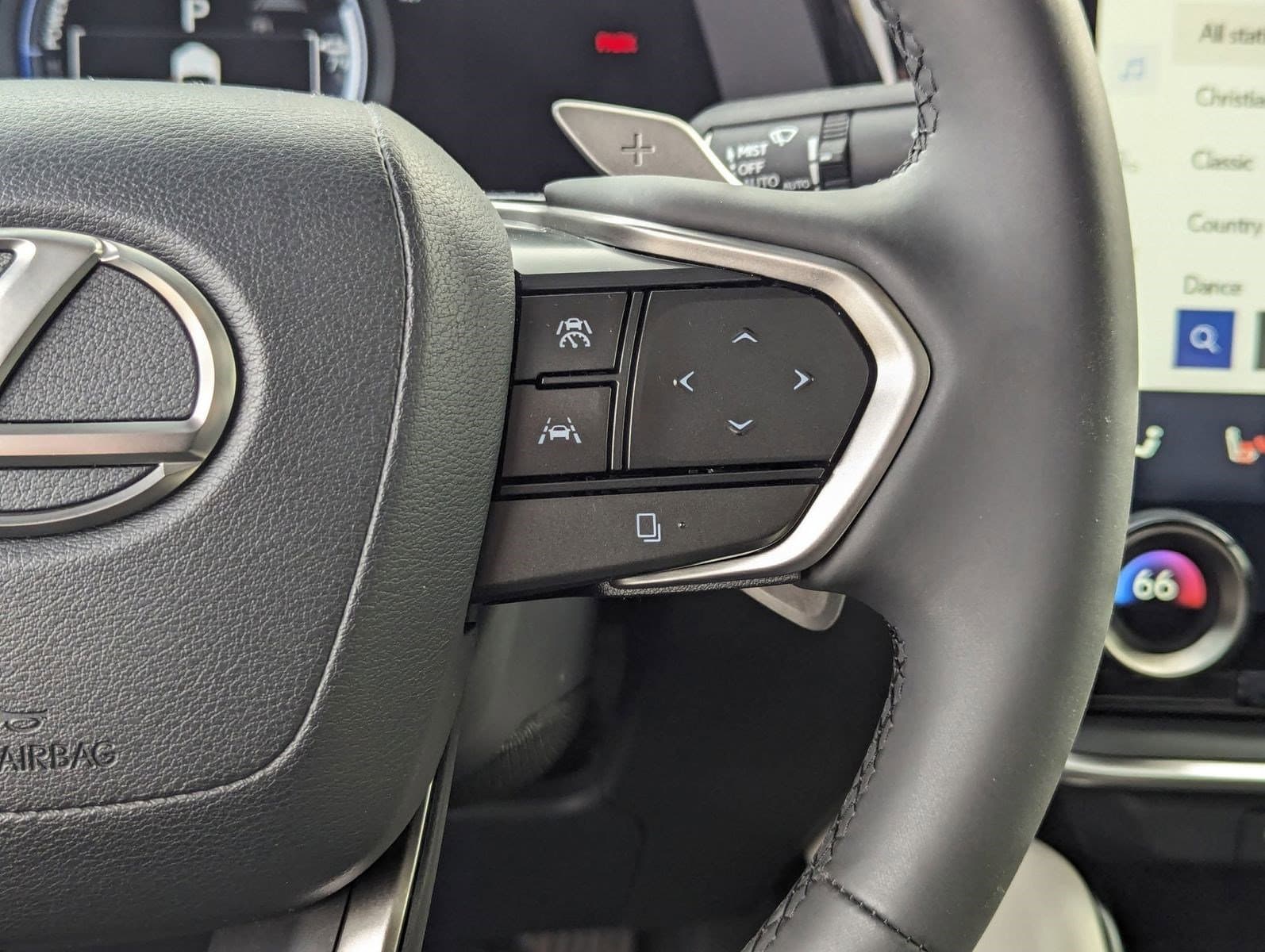 Vehicle photo 18