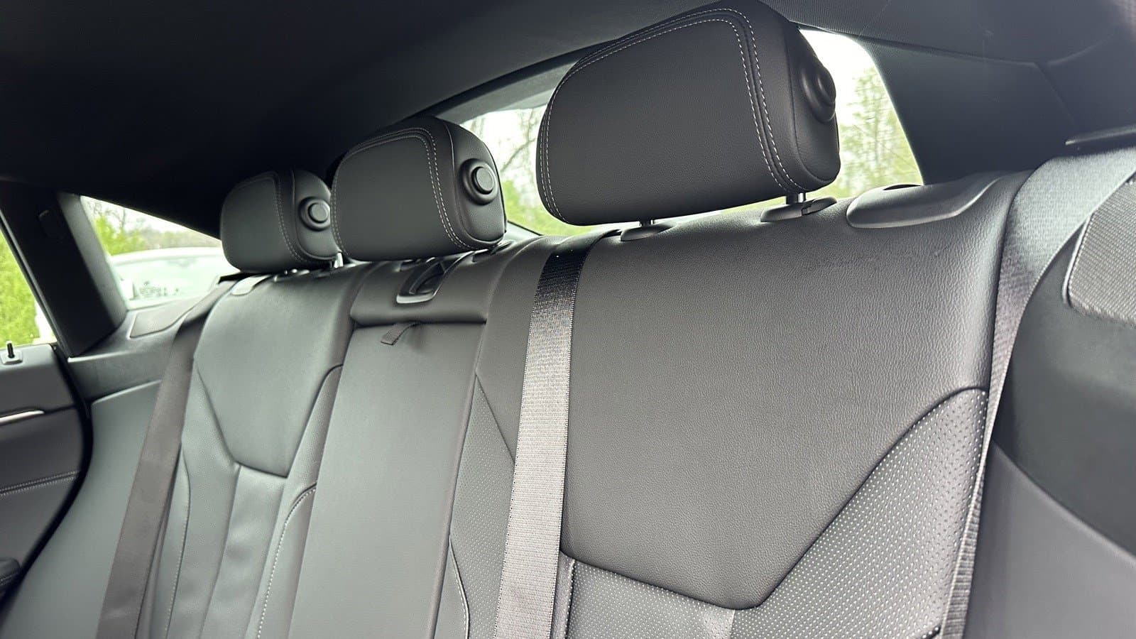 Vehicle photo 28