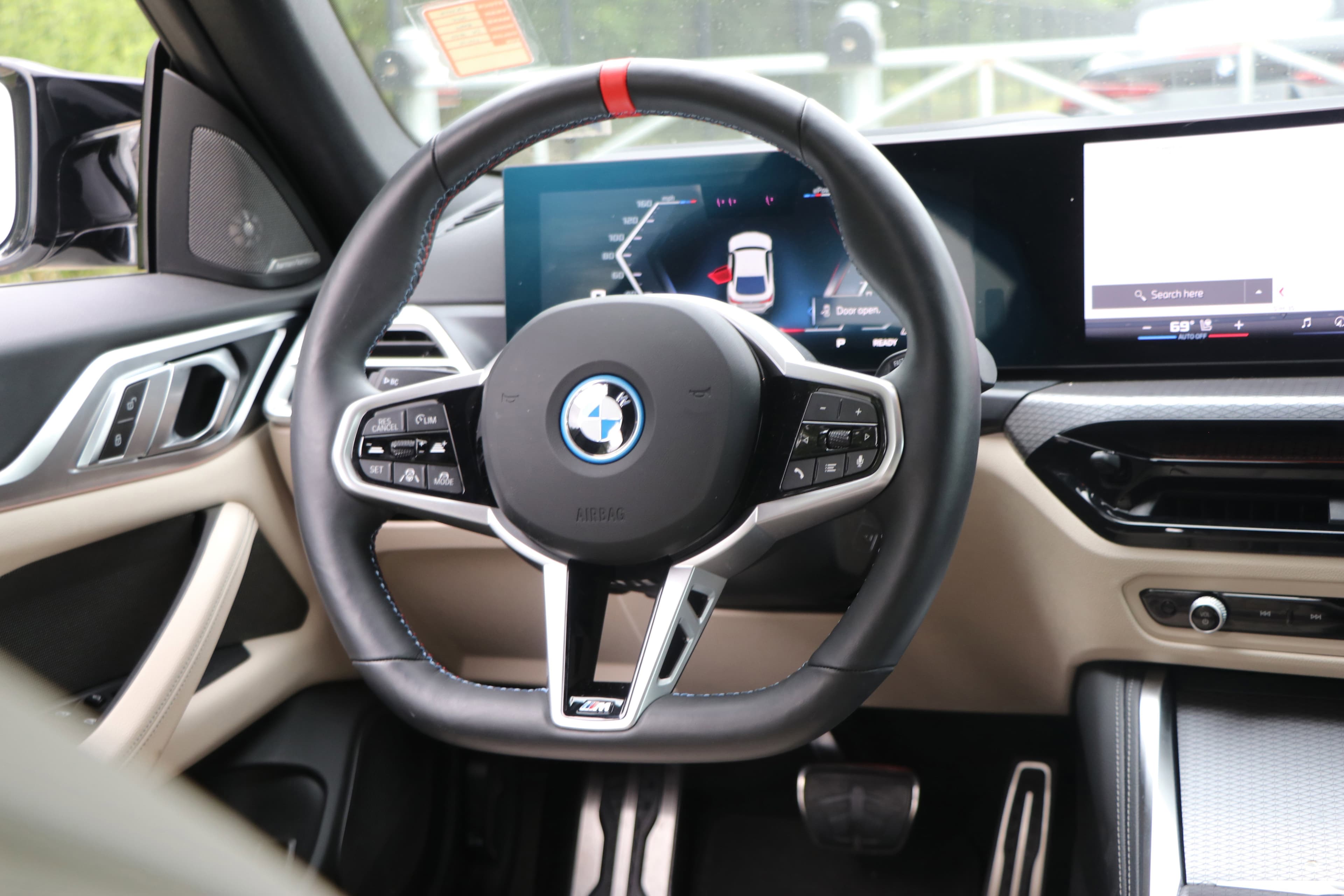 Vehicle photo 28