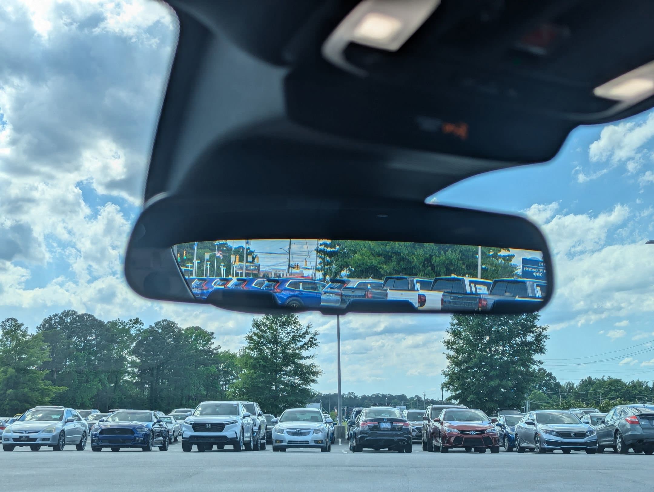 Vehicle photo 23
