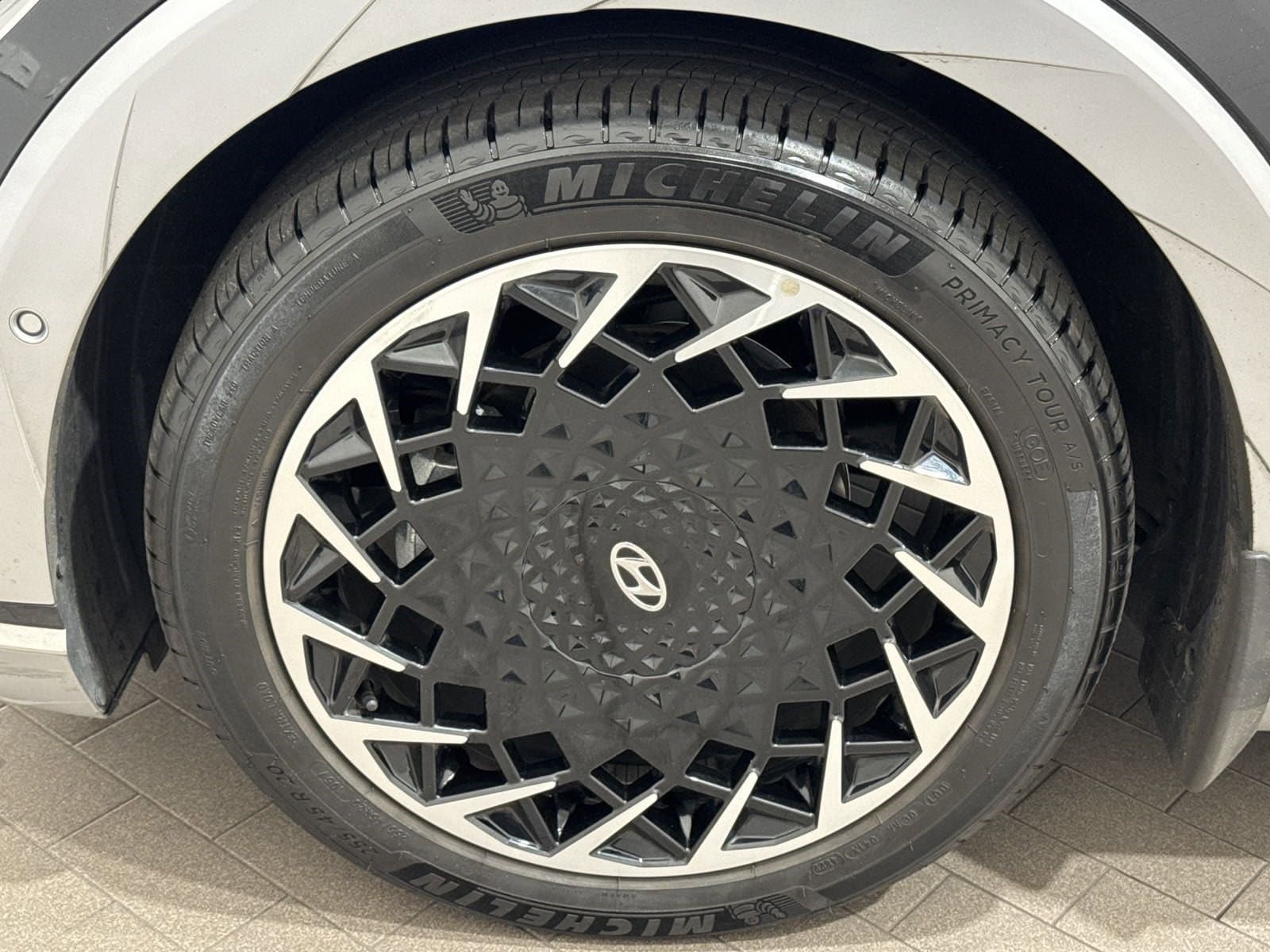 Vehicle photo 33