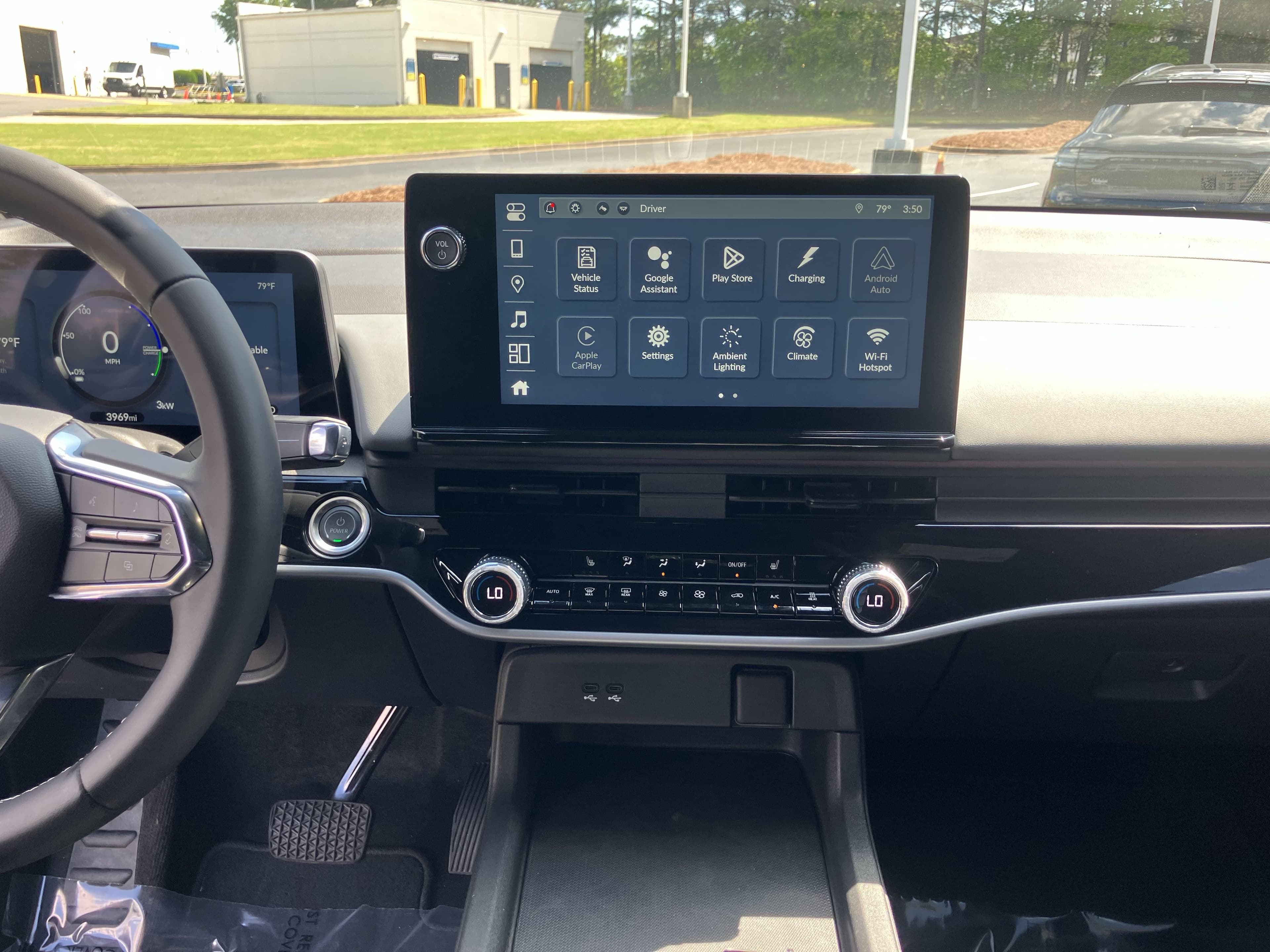 Vehicle photo 24