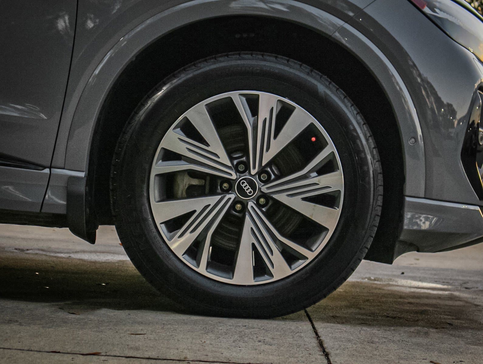 Vehicle photo 11