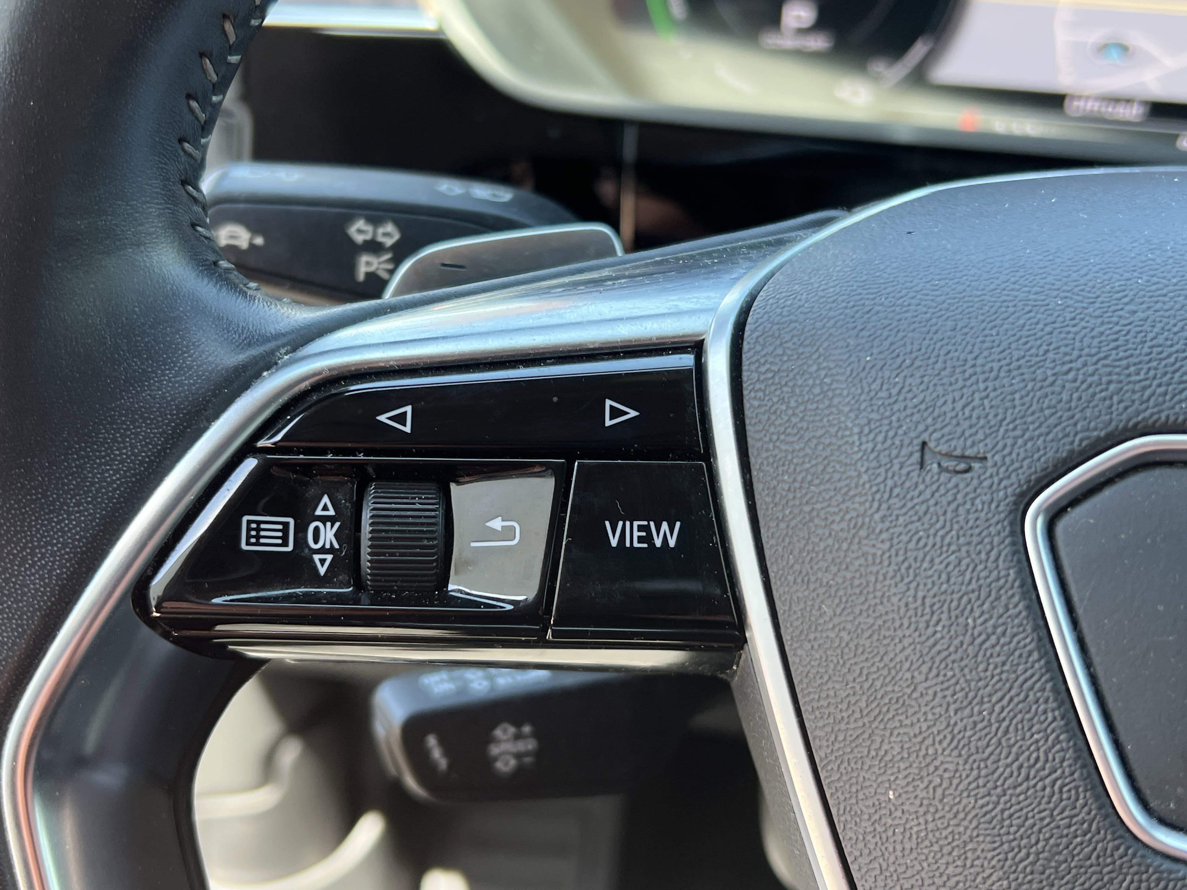 Vehicle photo 17
