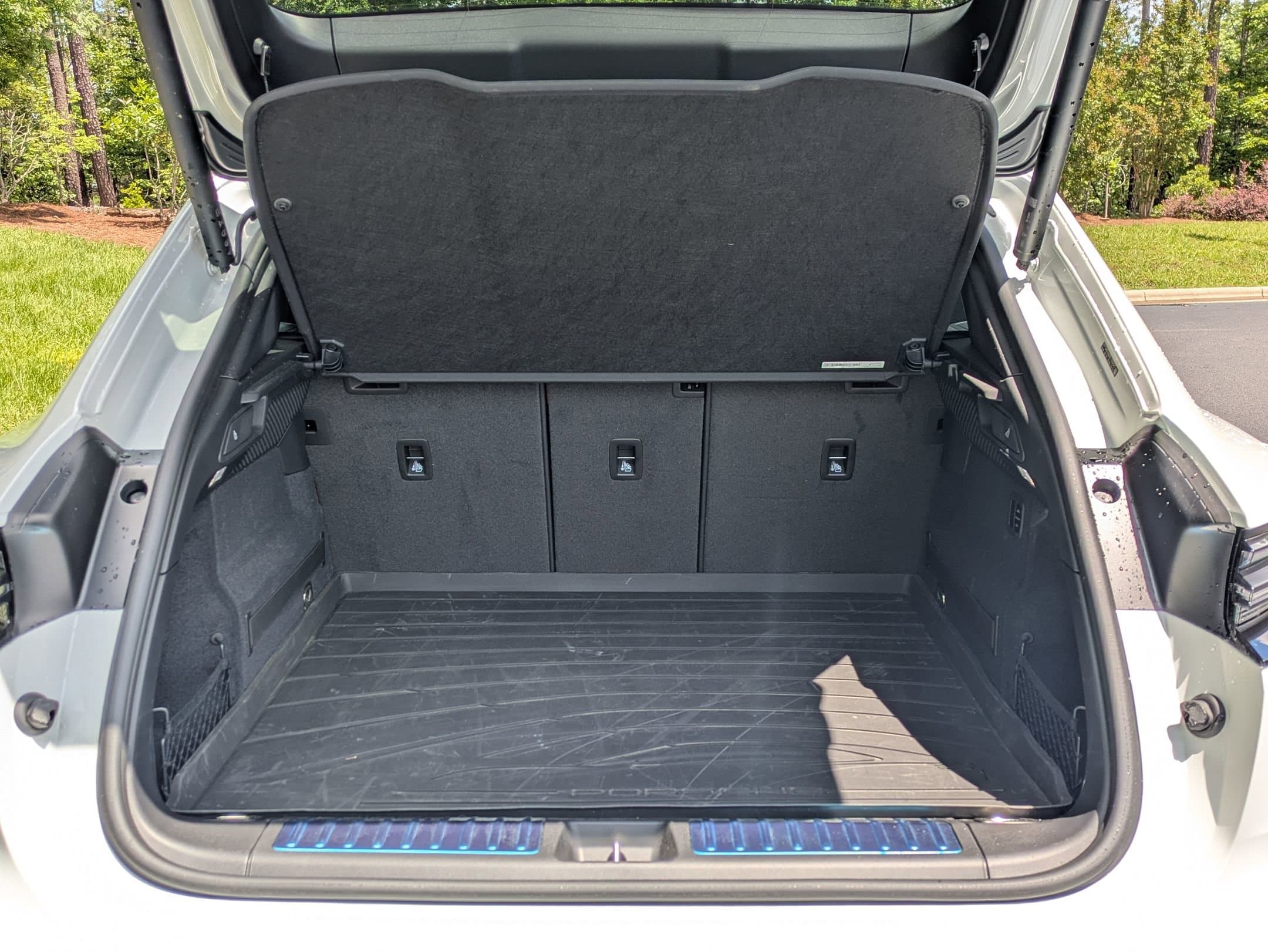 Vehicle photo 19