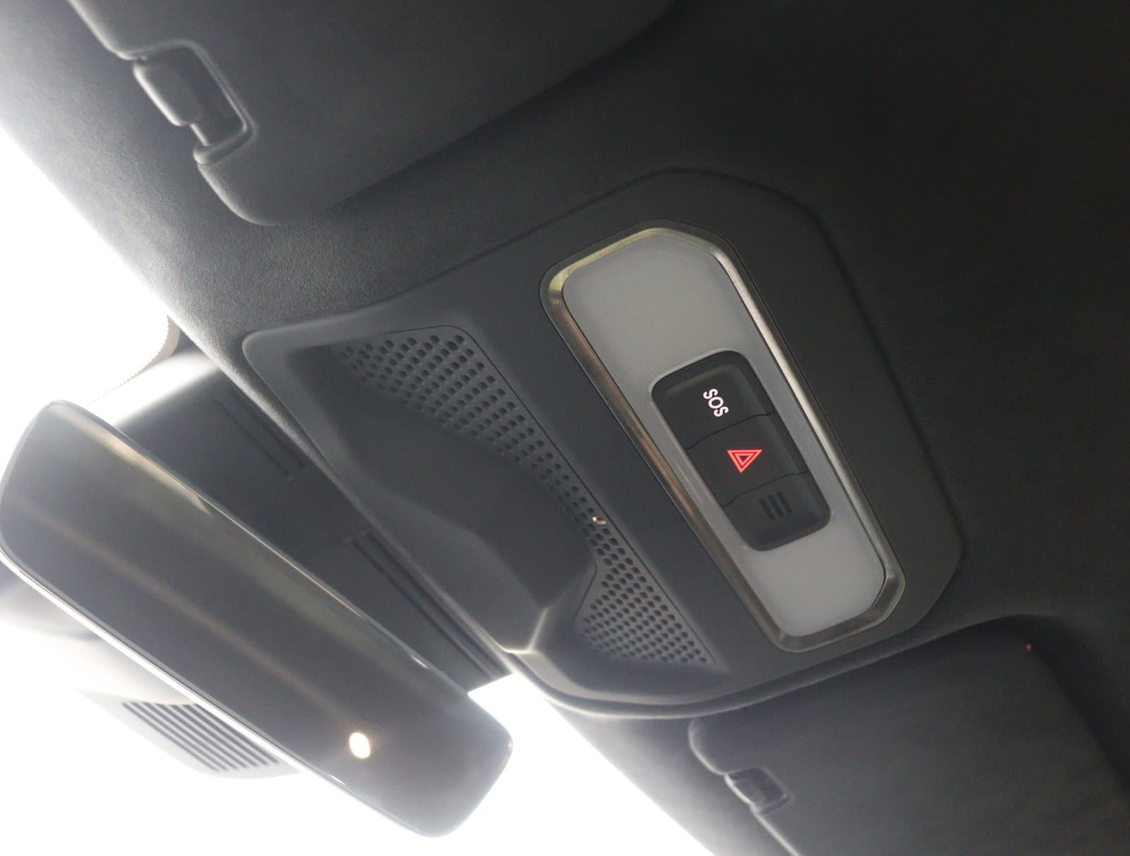 Vehicle photo 28