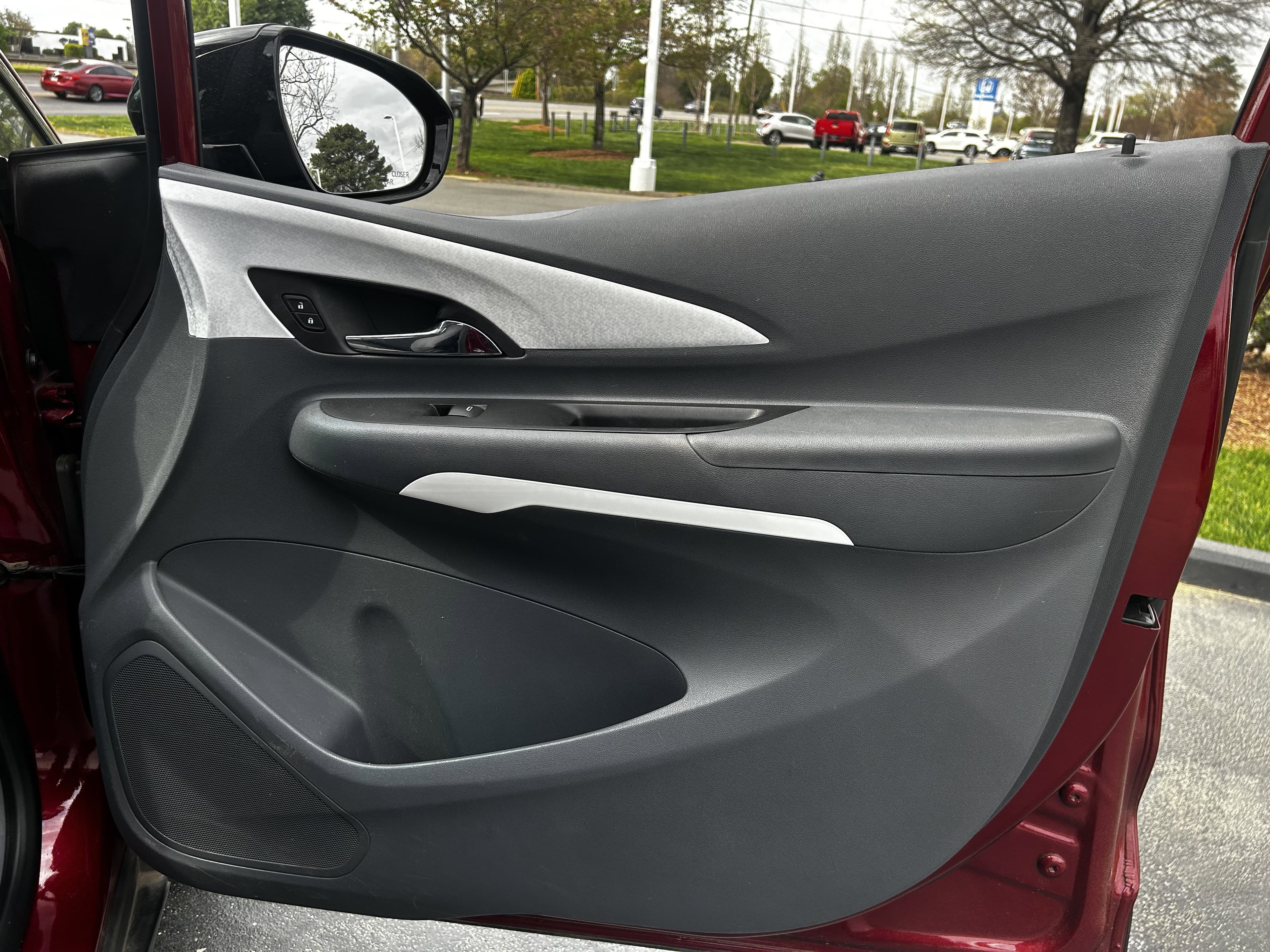 Vehicle photo 30