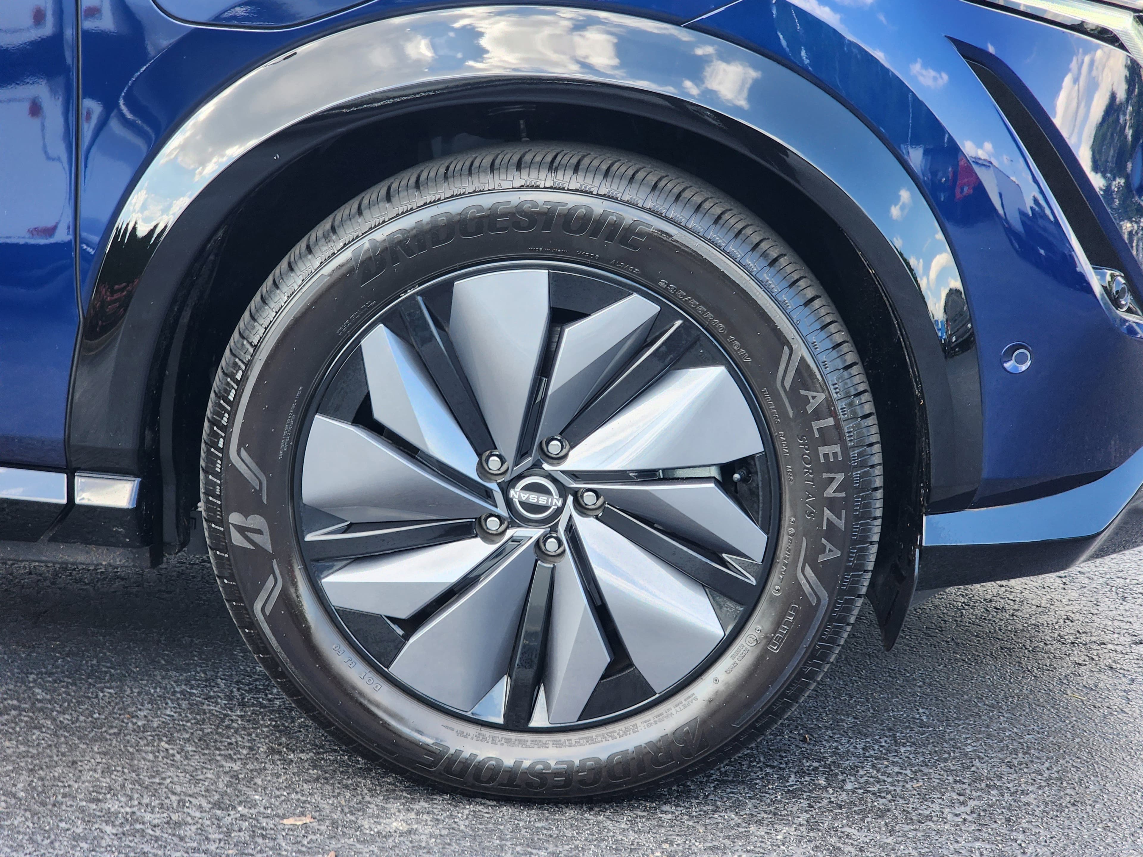 Vehicle photo 5