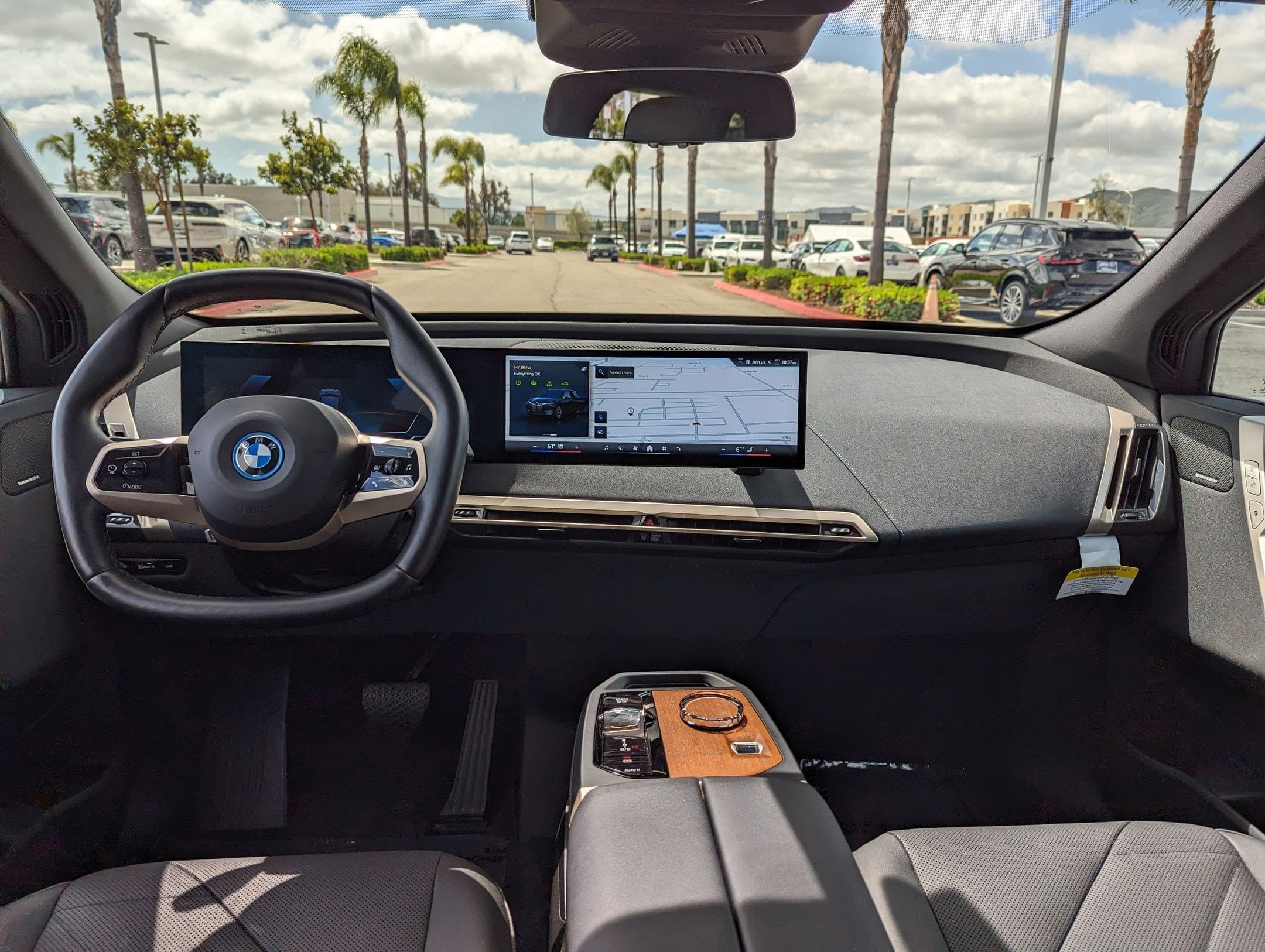 Vehicle photo 28