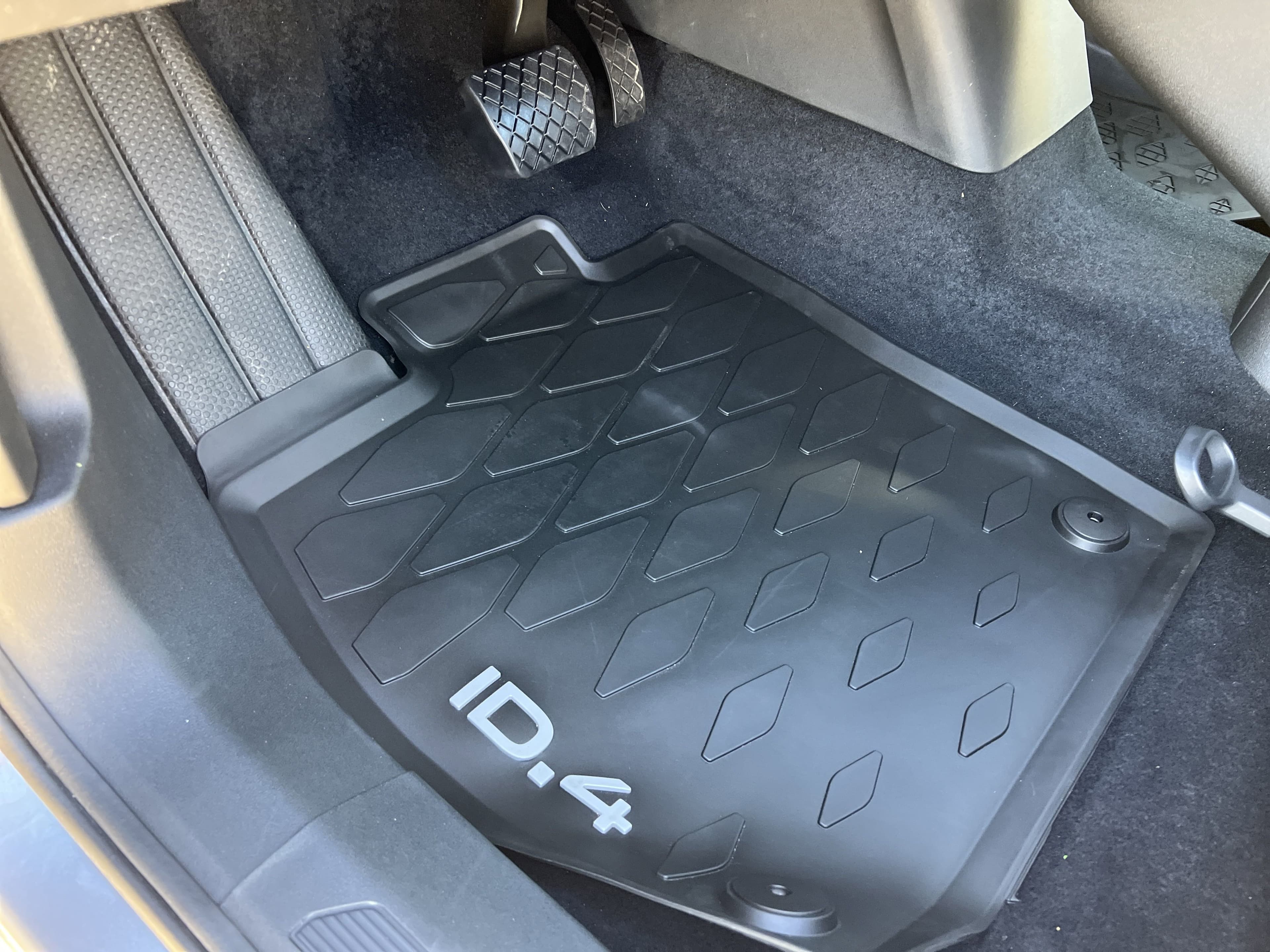 Vehicle photo 13