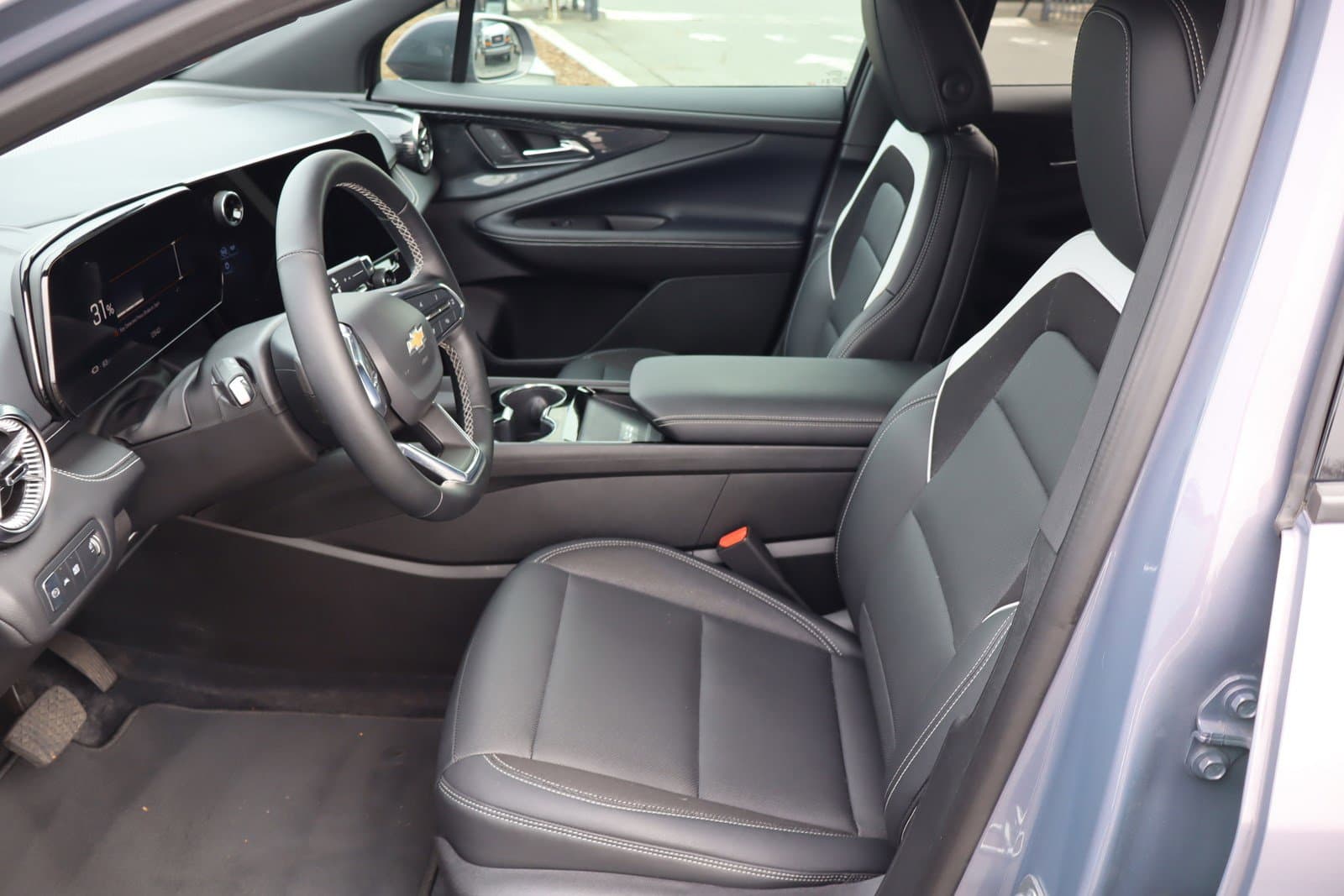 Vehicle photo 14