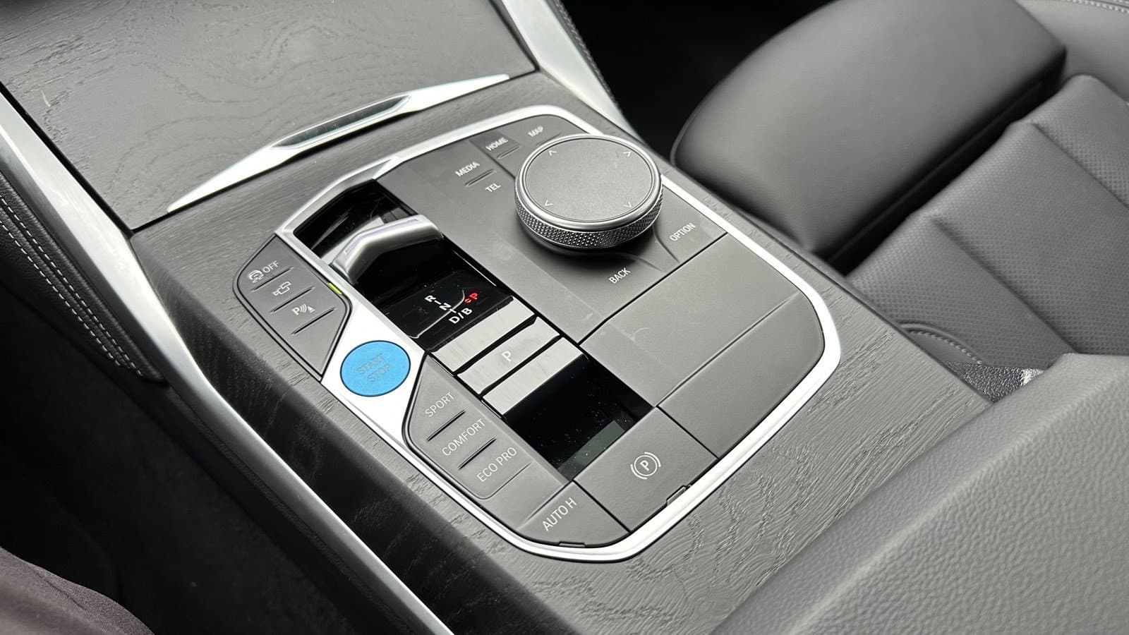 Vehicle photo 25