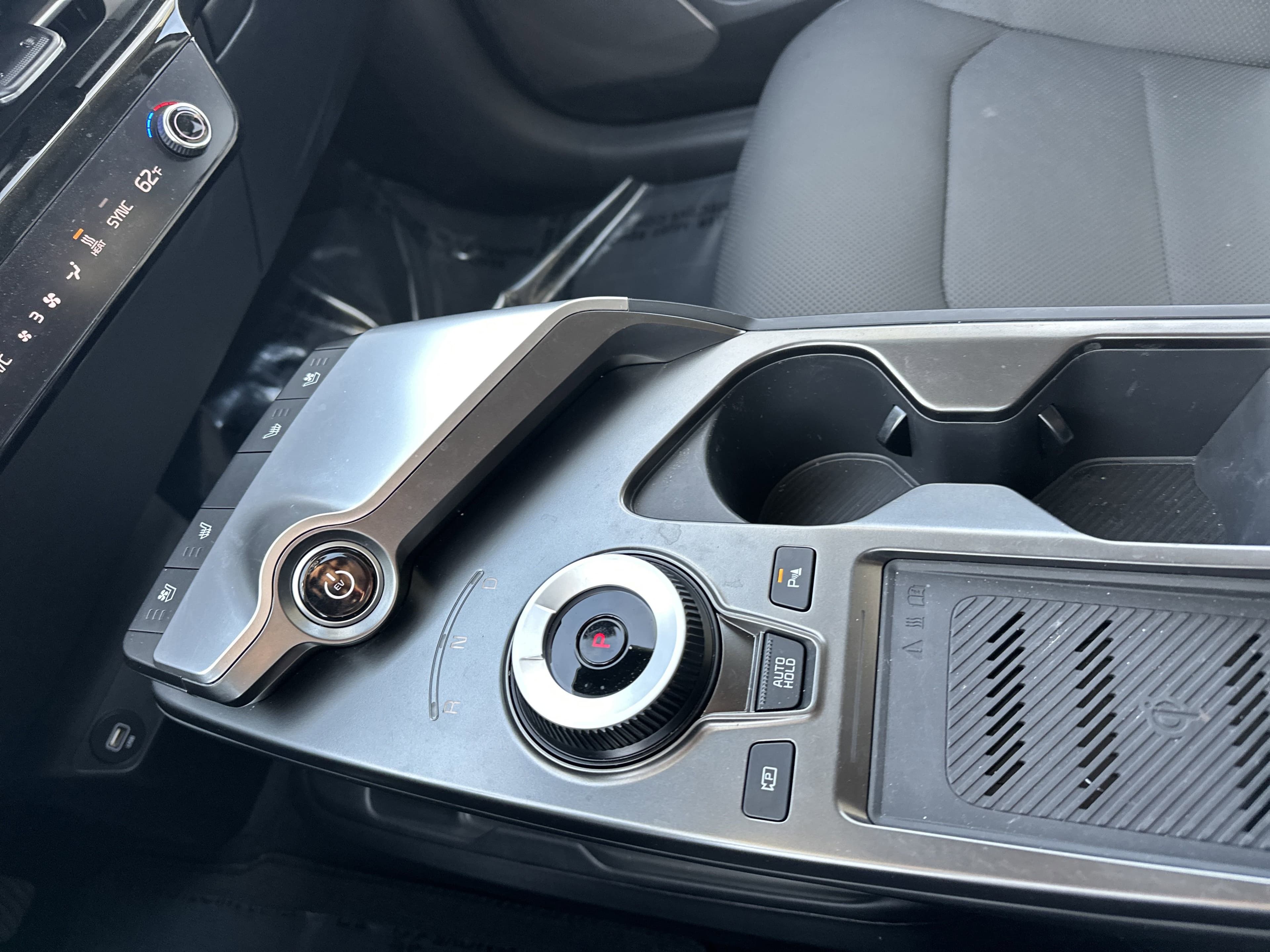 Vehicle photo 30