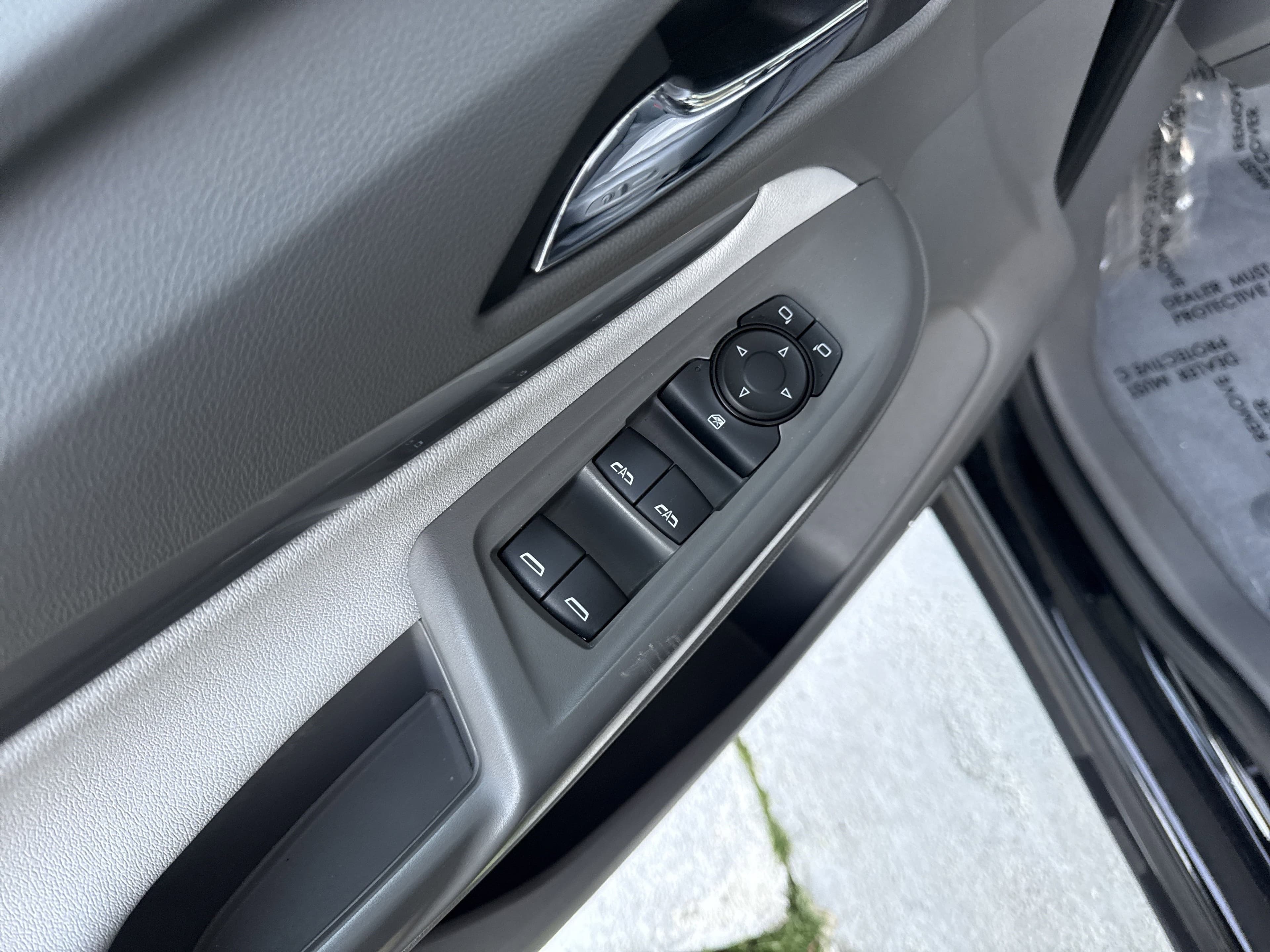 Vehicle photo 13