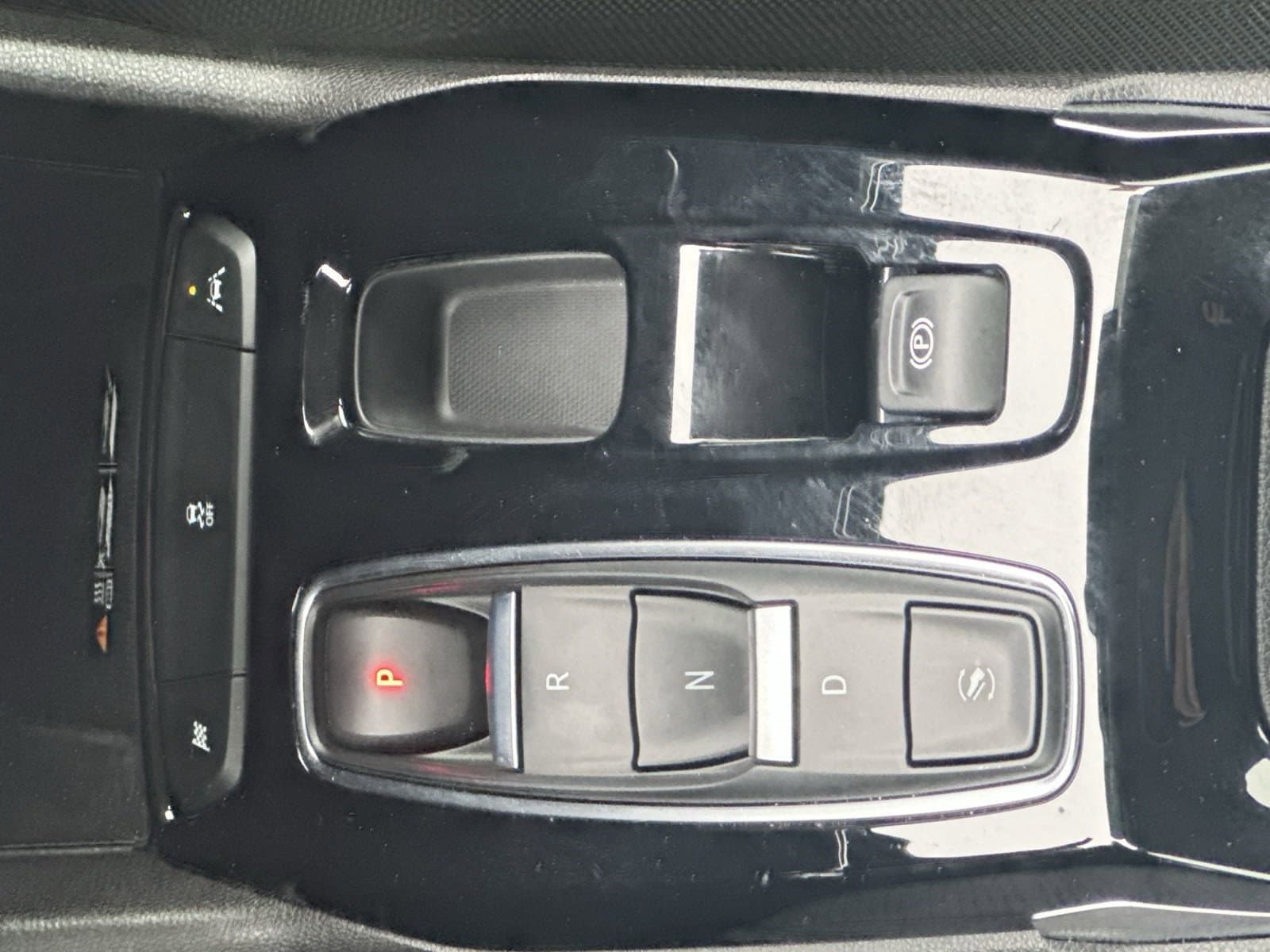 Vehicle photo 23