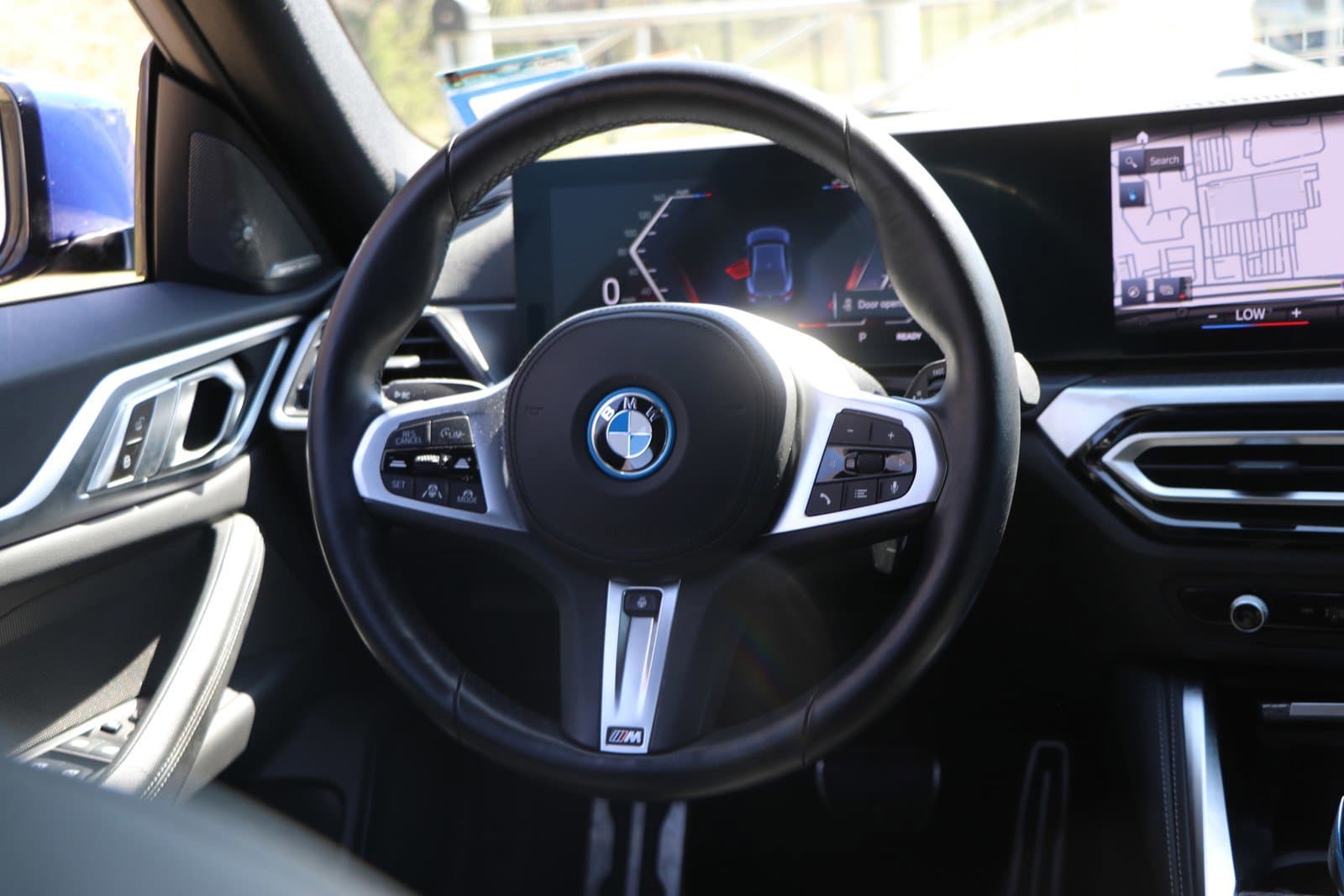 Vehicle photo 28