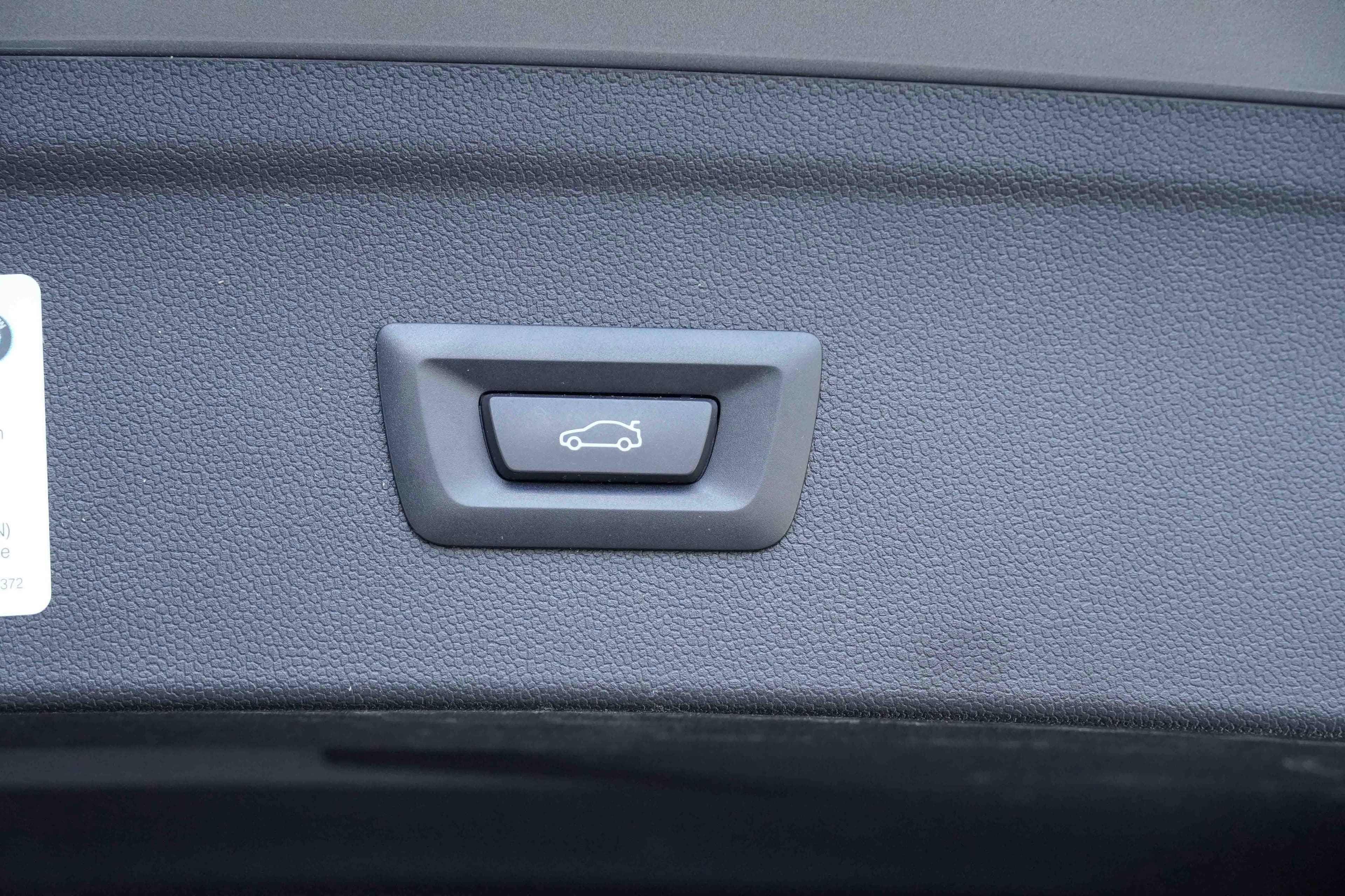 Vehicle photo 34