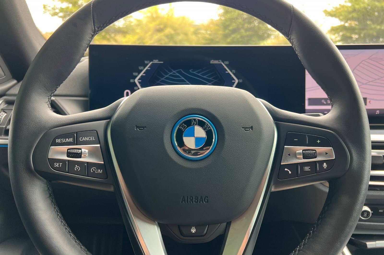 Vehicle photo 27