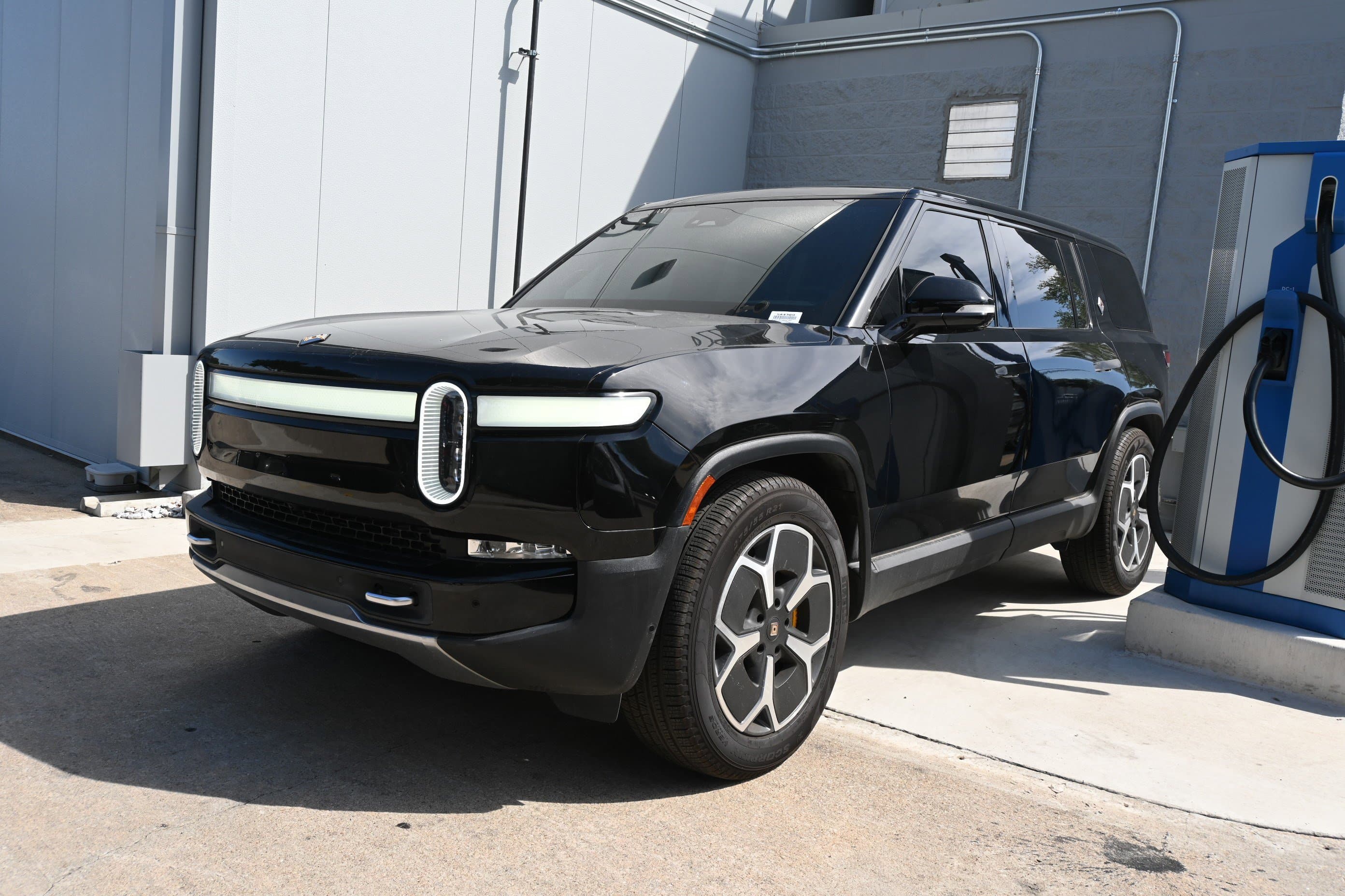 Vehicle photo 2