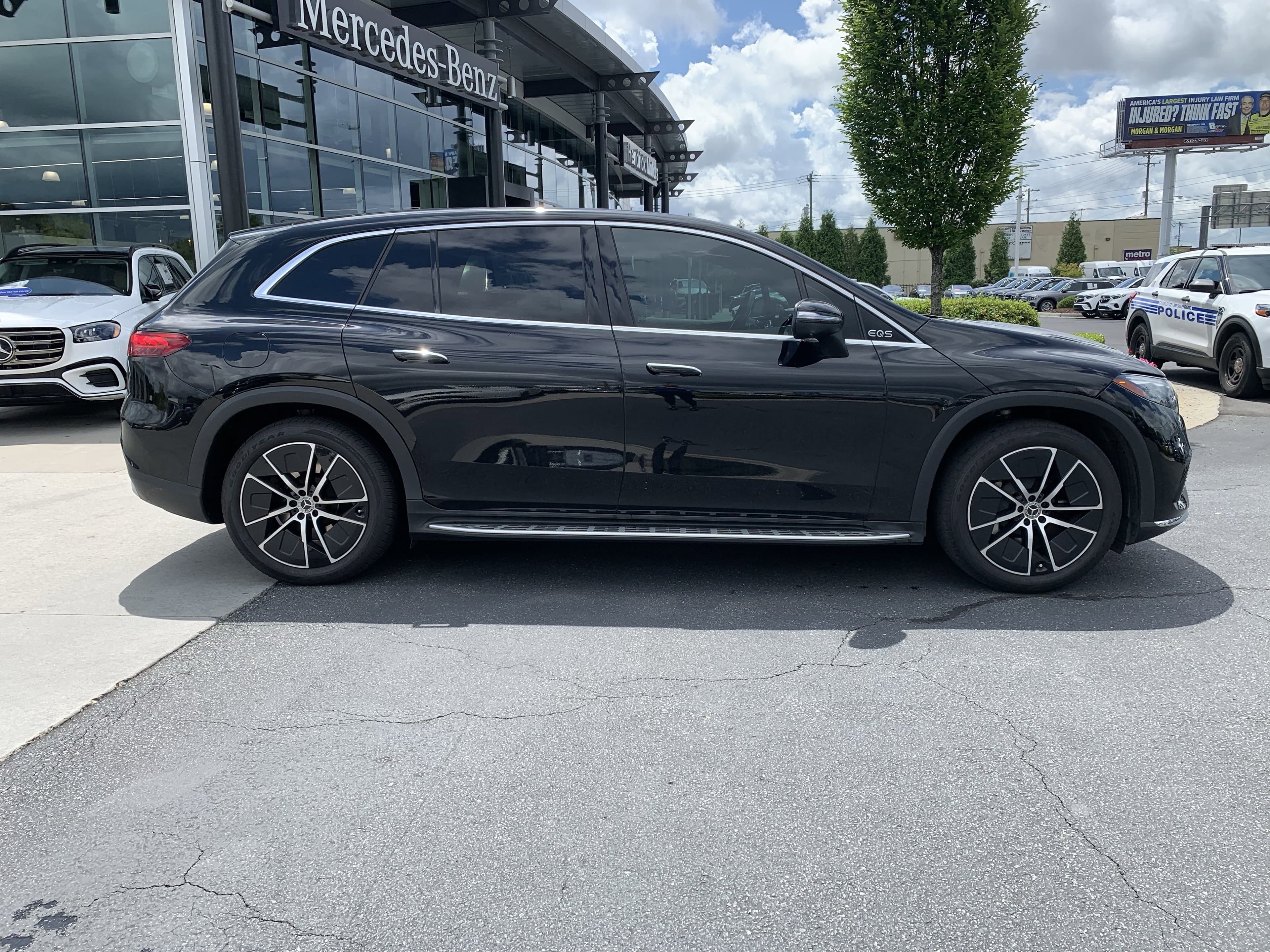 Vehicle photo 9