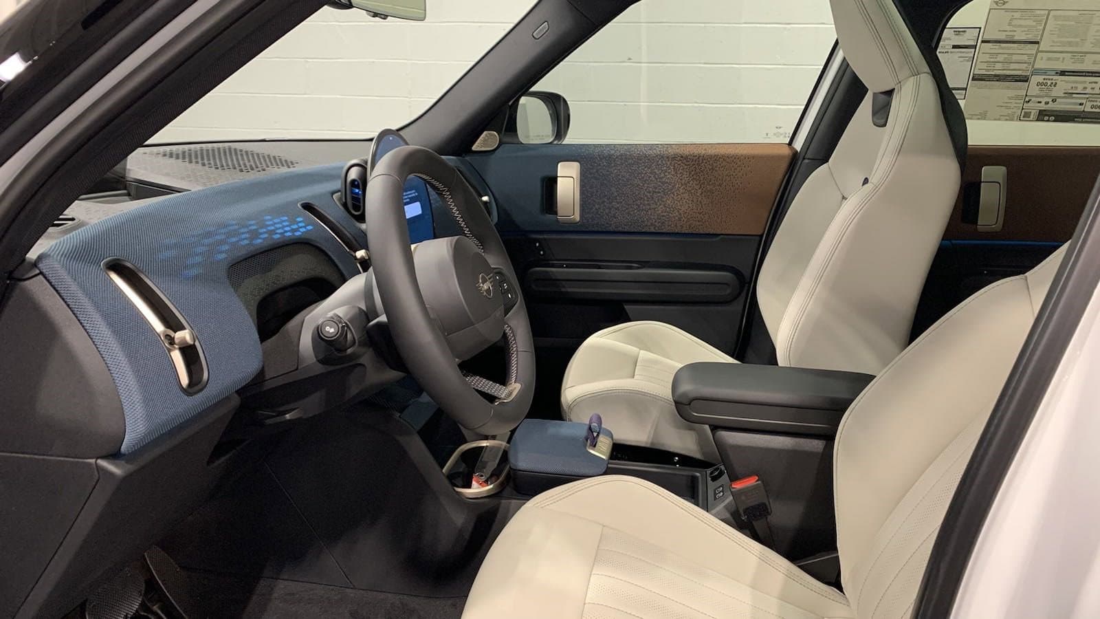 Vehicle photo 10