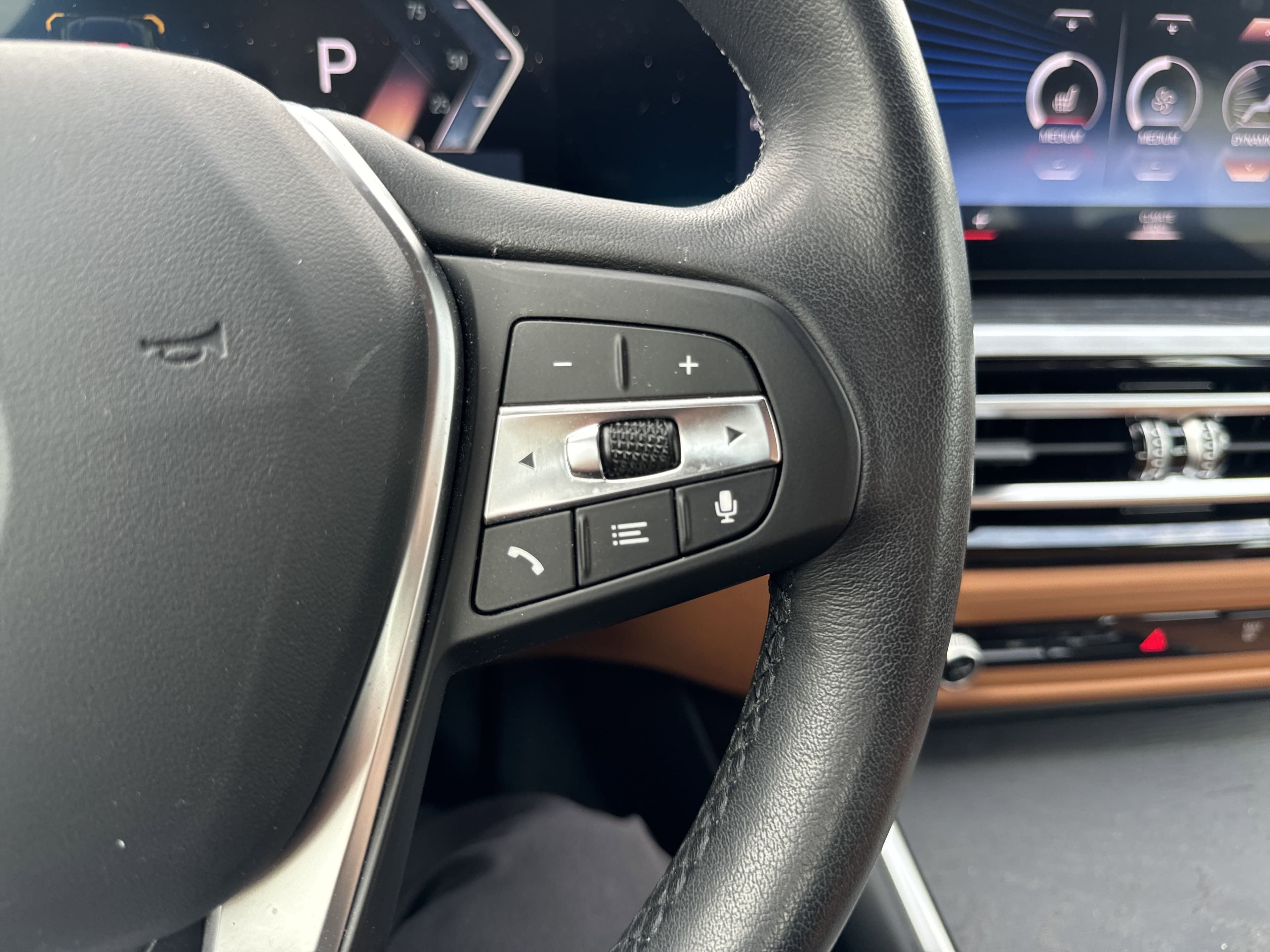Vehicle photo 18