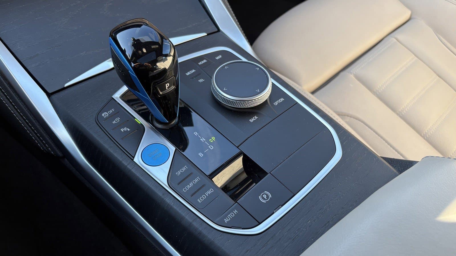 Vehicle photo 23