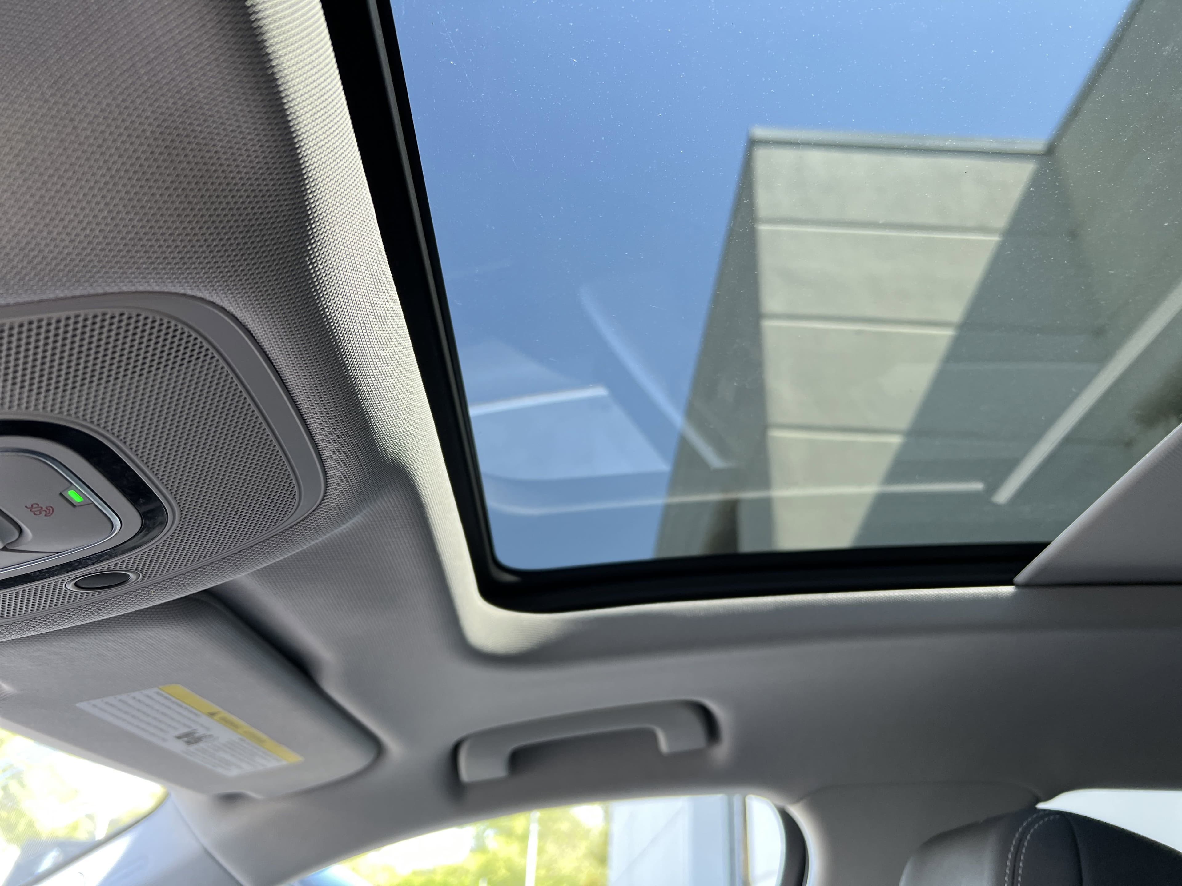 Vehicle photo 26
