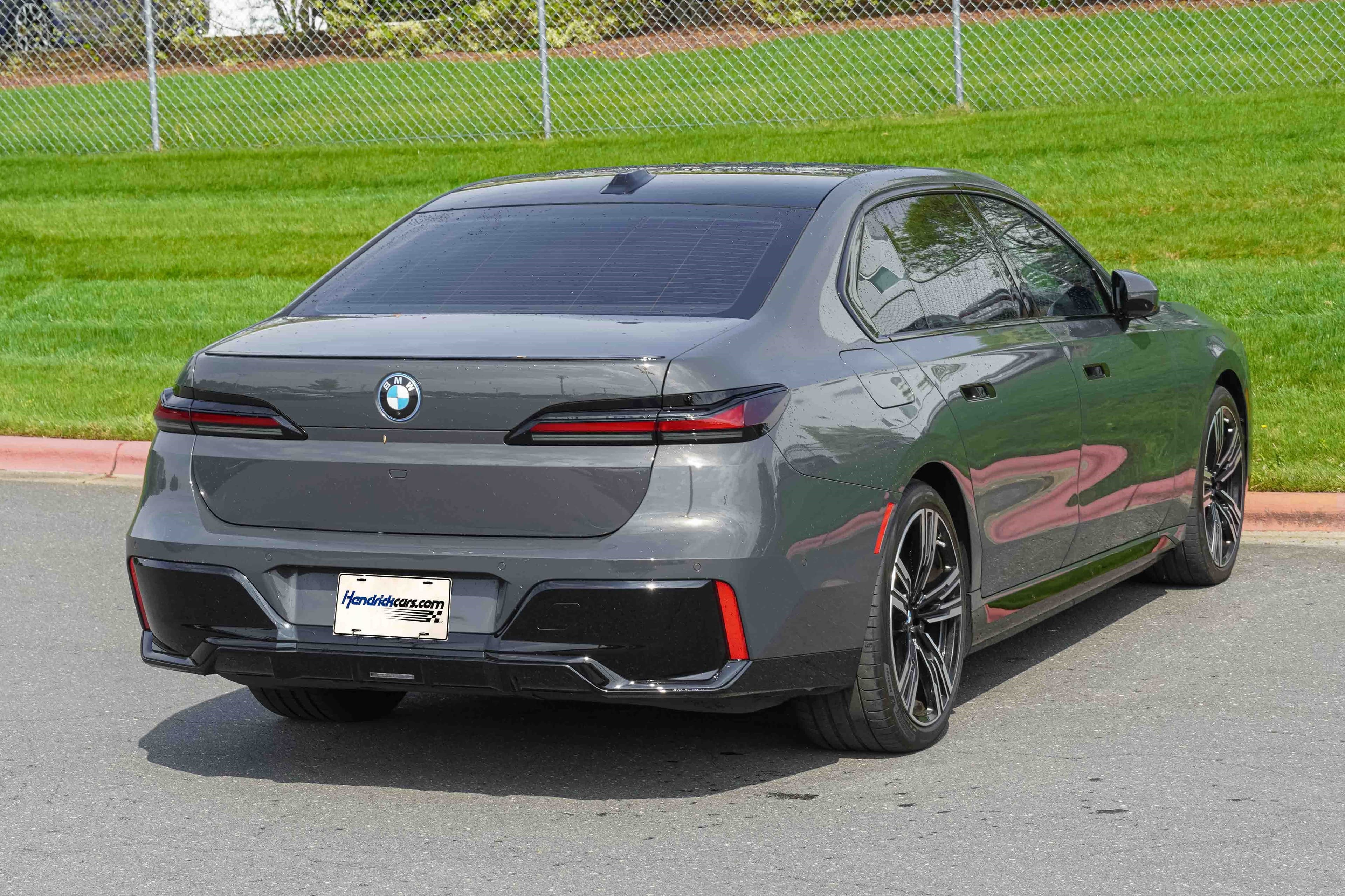 Vehicle photo 43