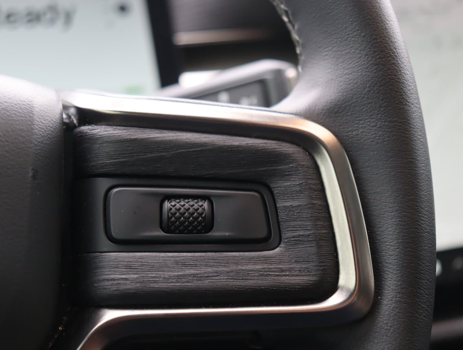 Vehicle photo 17