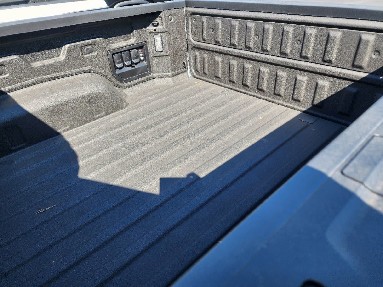 Vehicle photo 12
