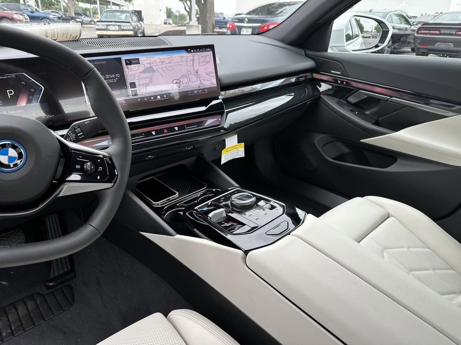 Vehicle photo 15