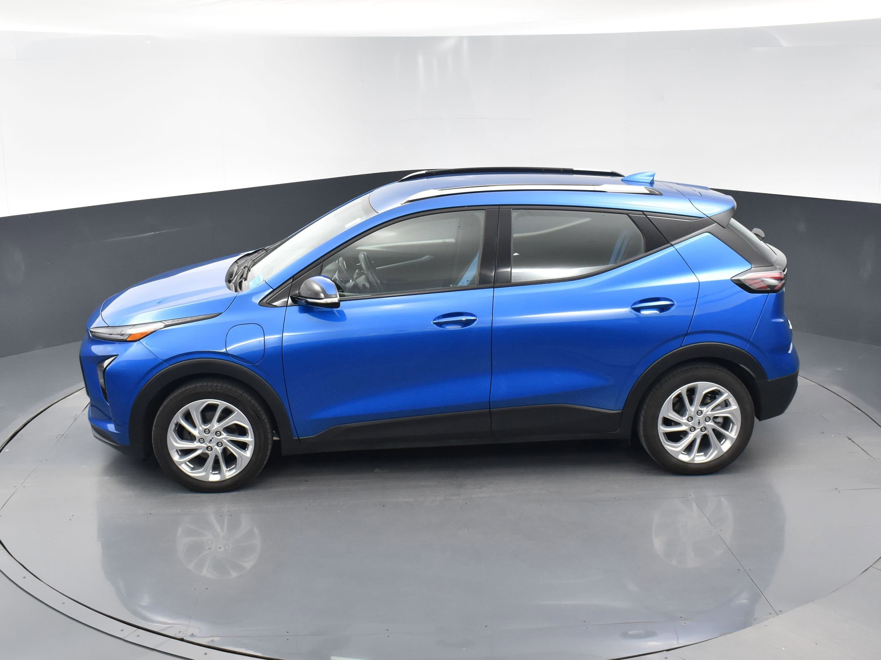 Vehicle photo 10