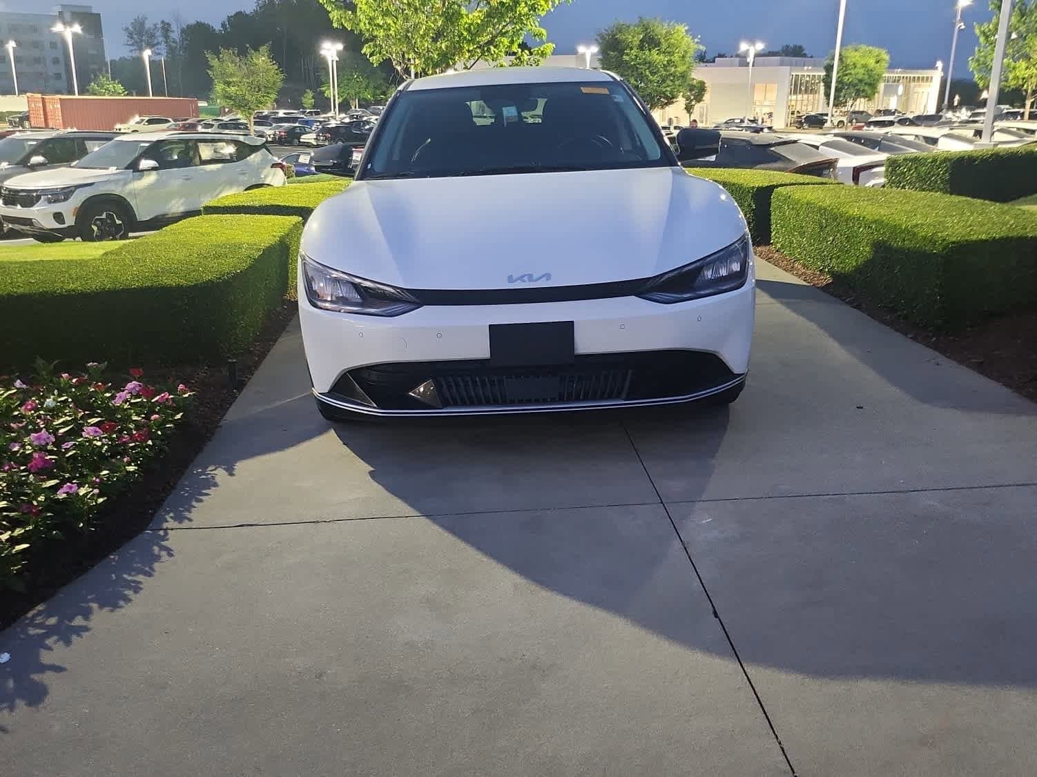 Vehicle photo 7