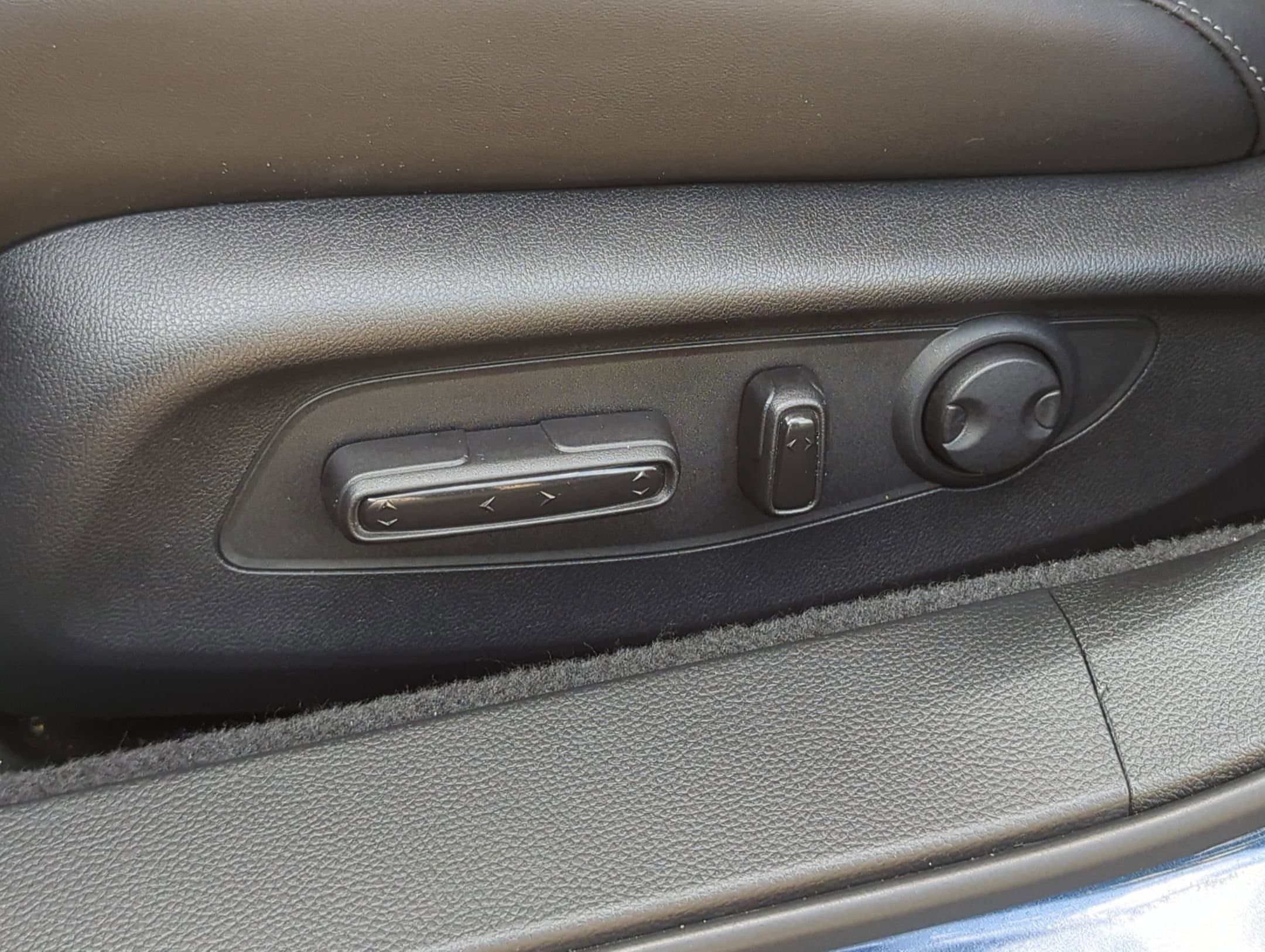 Vehicle photo 15