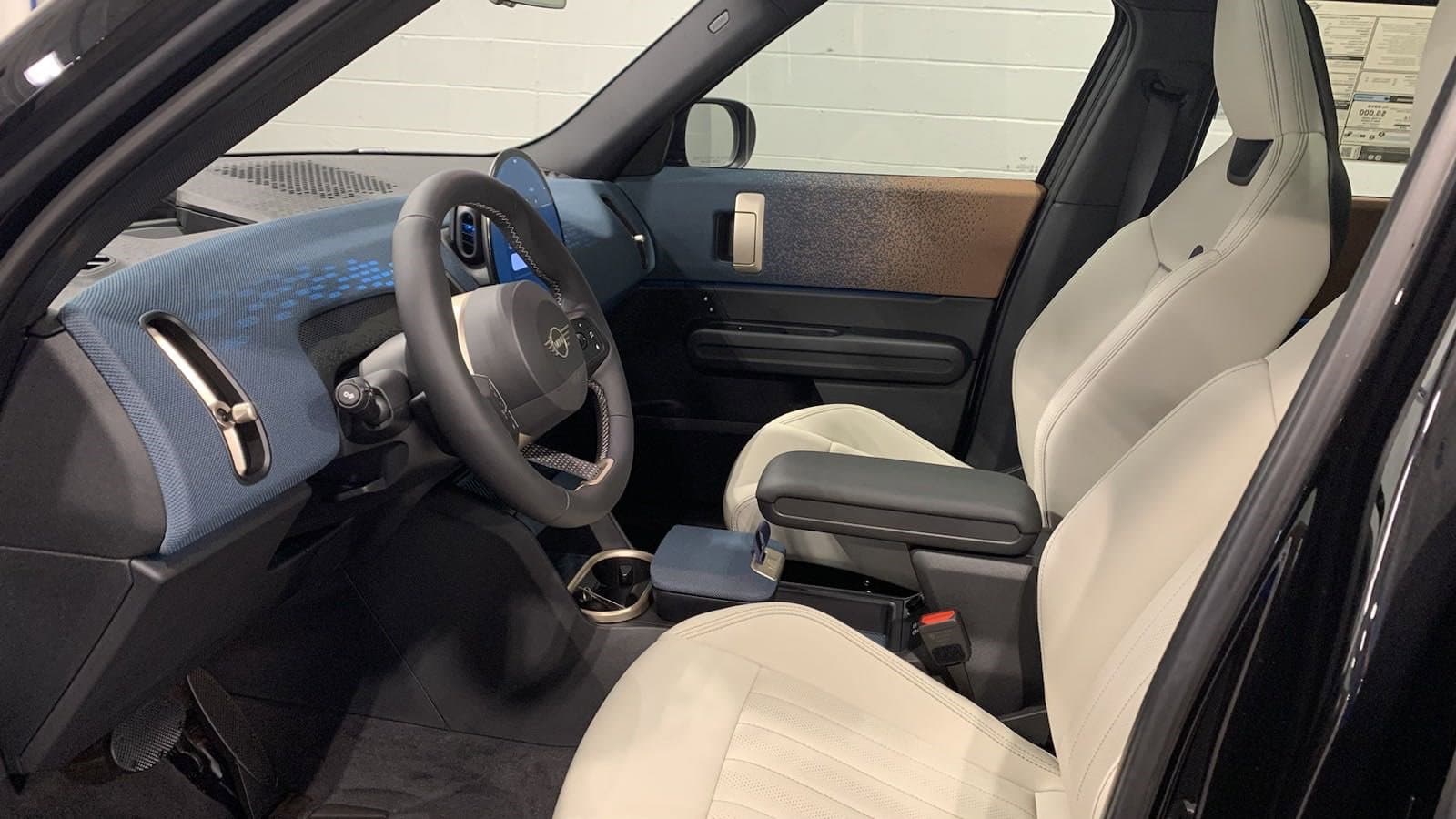 Vehicle photo 10