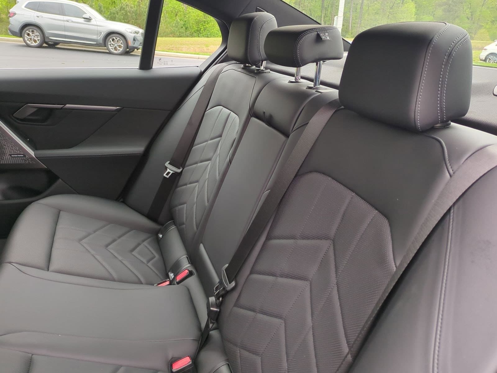 Vehicle photo 29