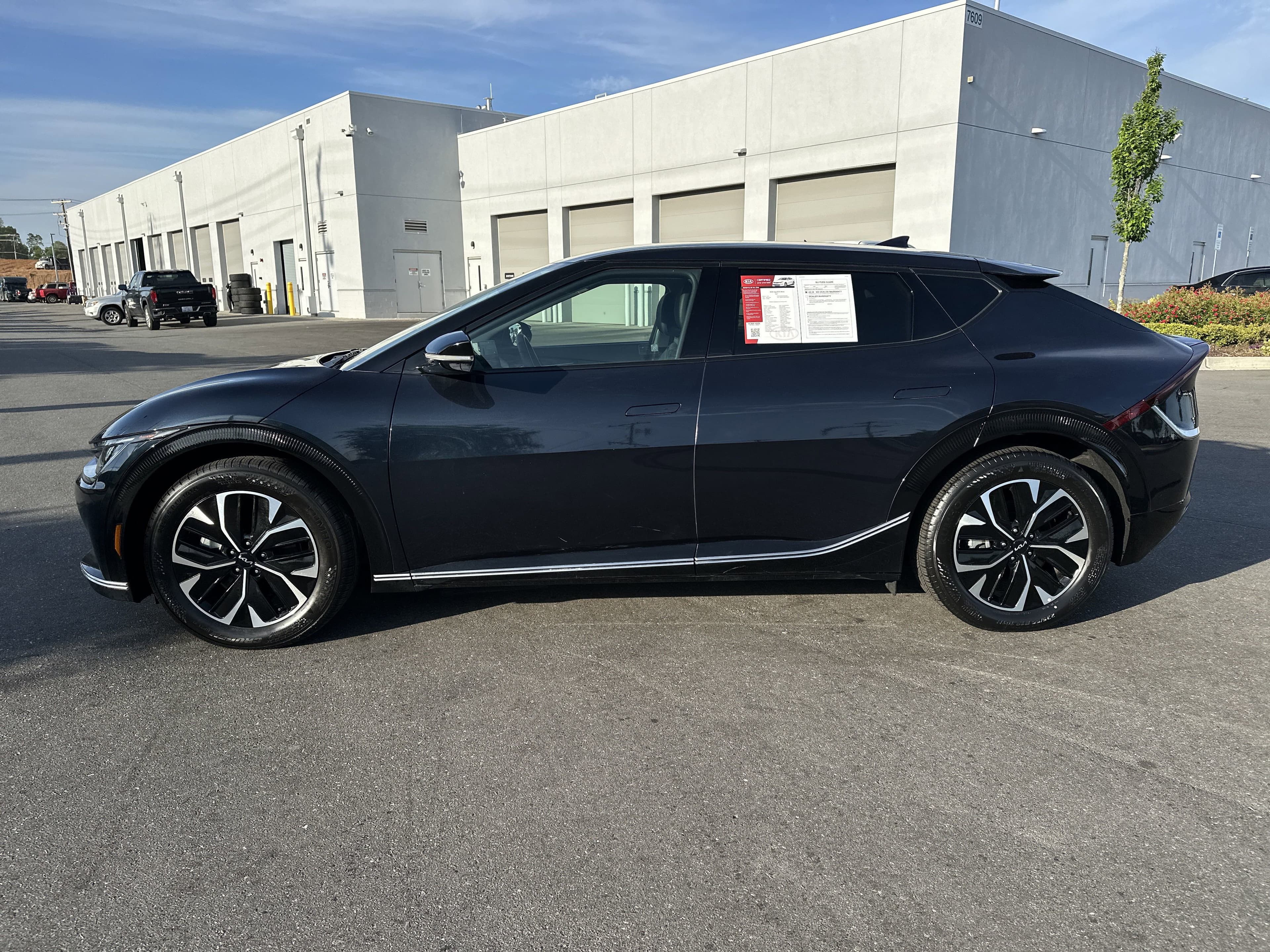 Vehicle photo 4