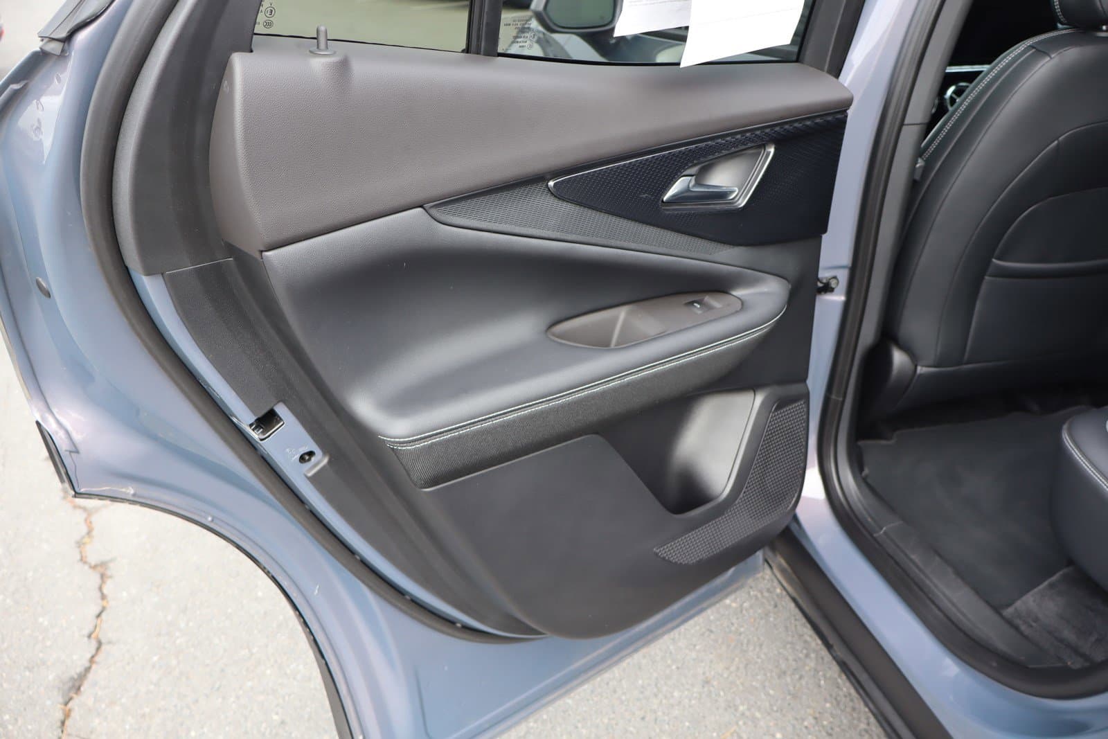 Vehicle photo 29