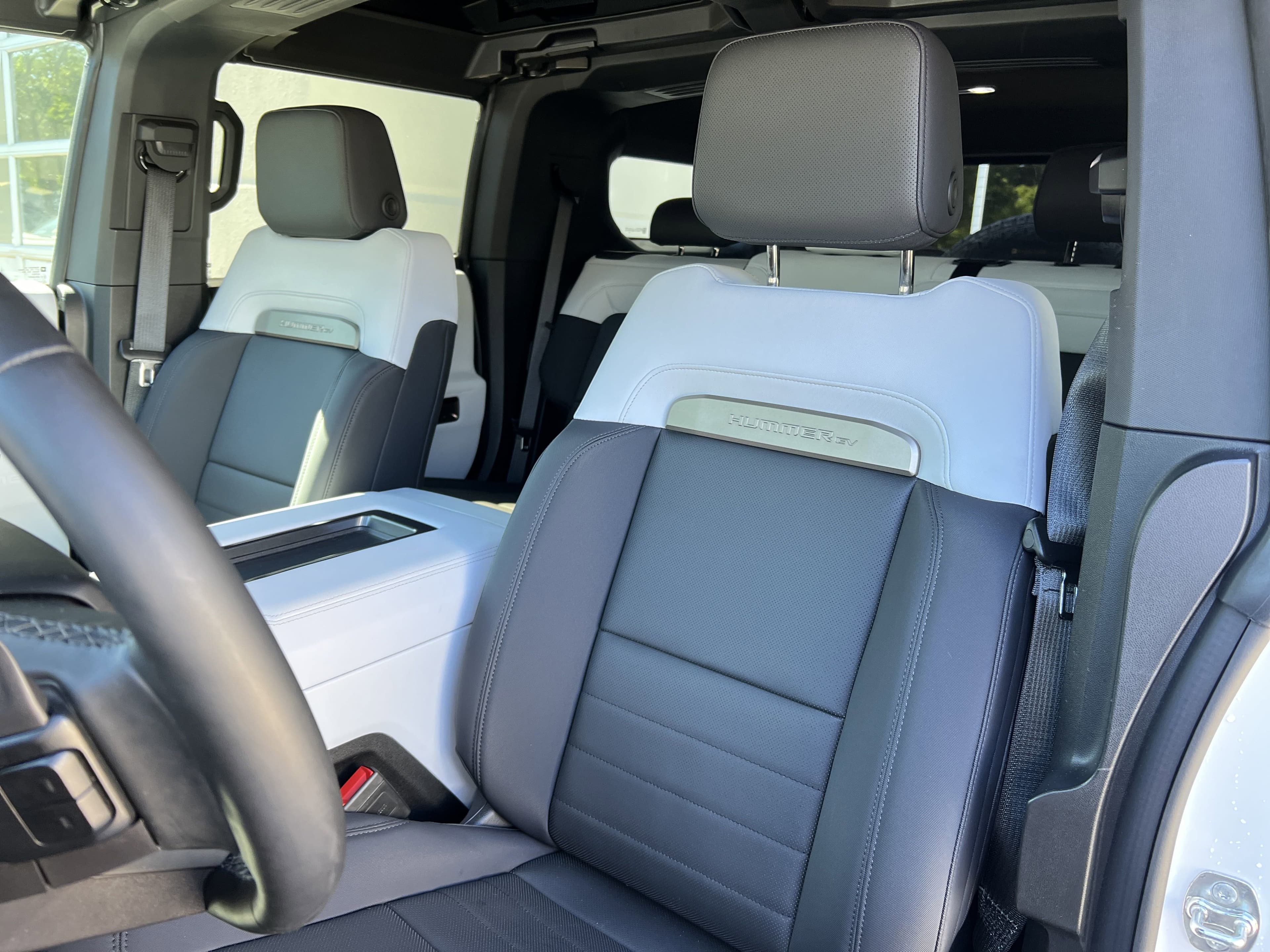 Vehicle photo 14