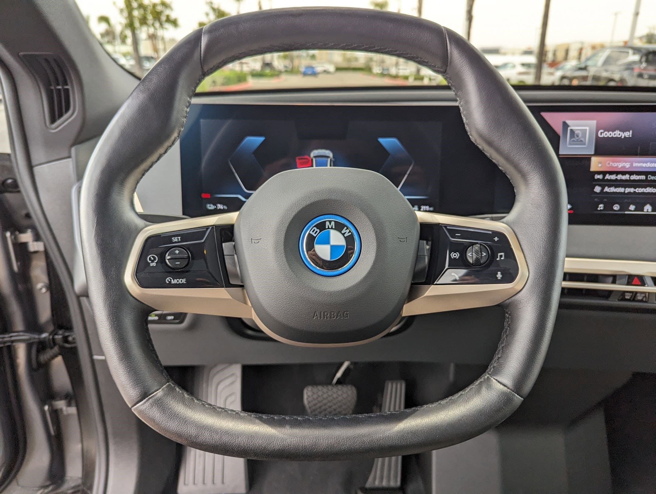 Vehicle photo 16