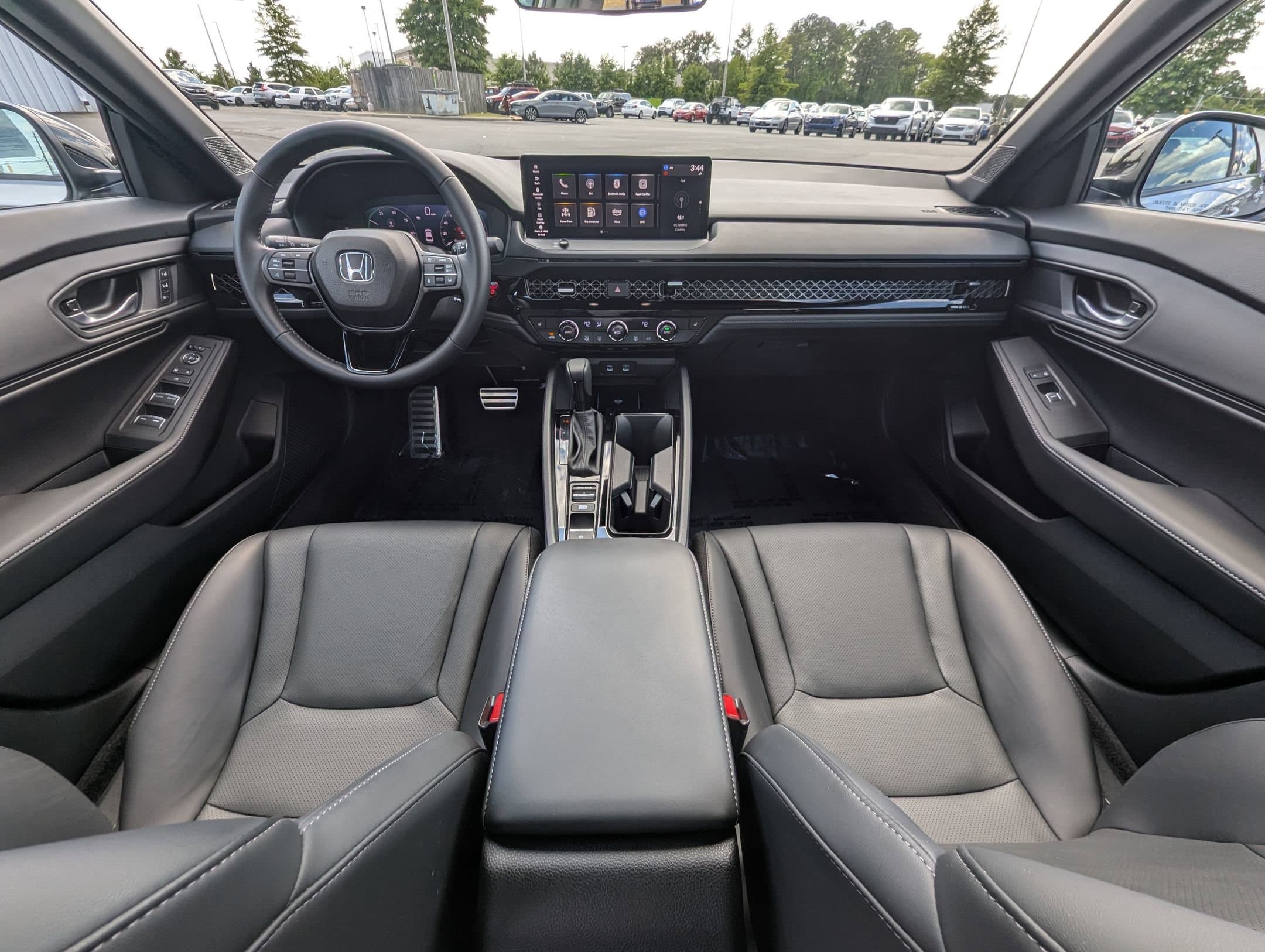 Vehicle photo 26