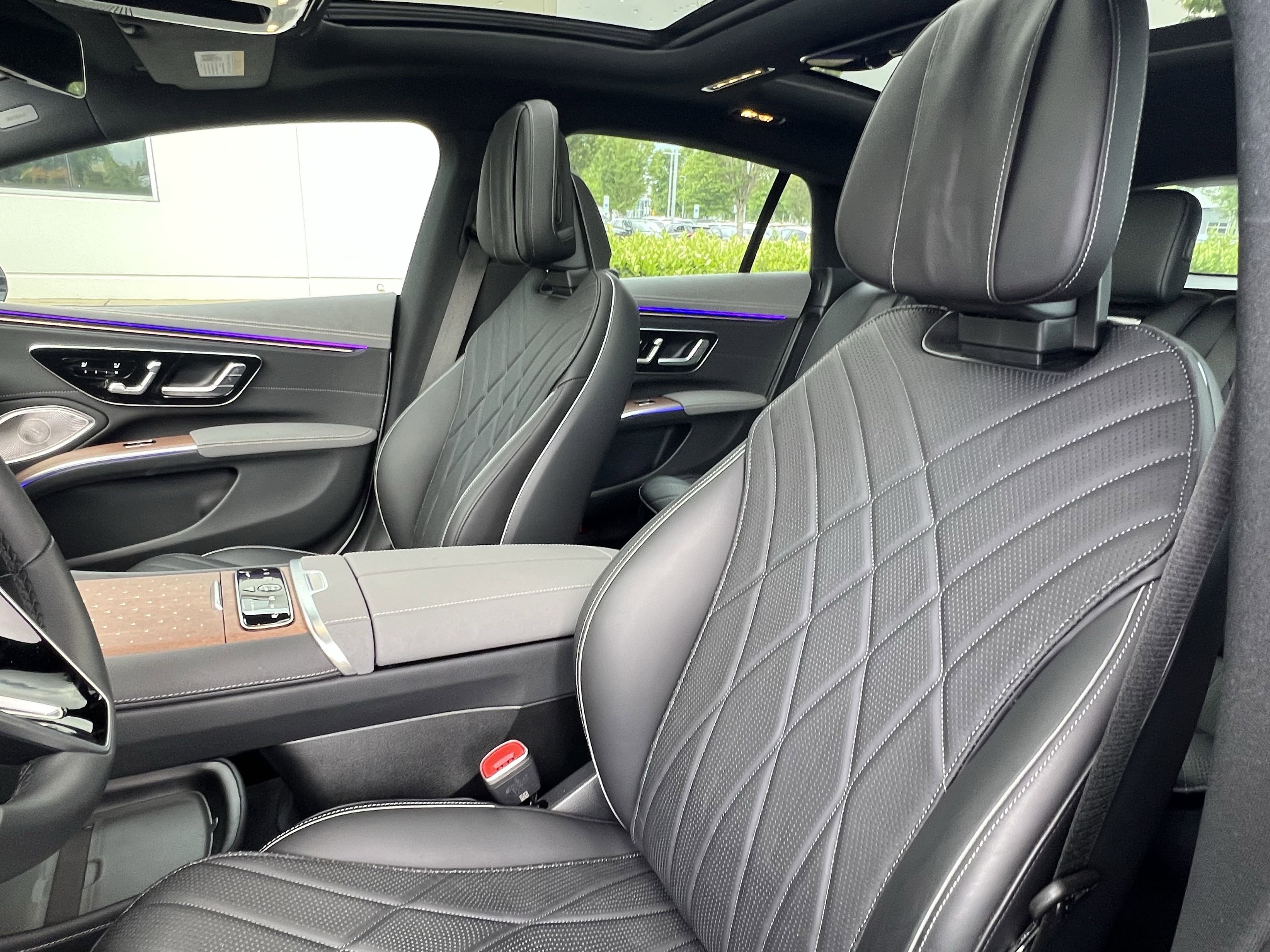 Vehicle photo 14
