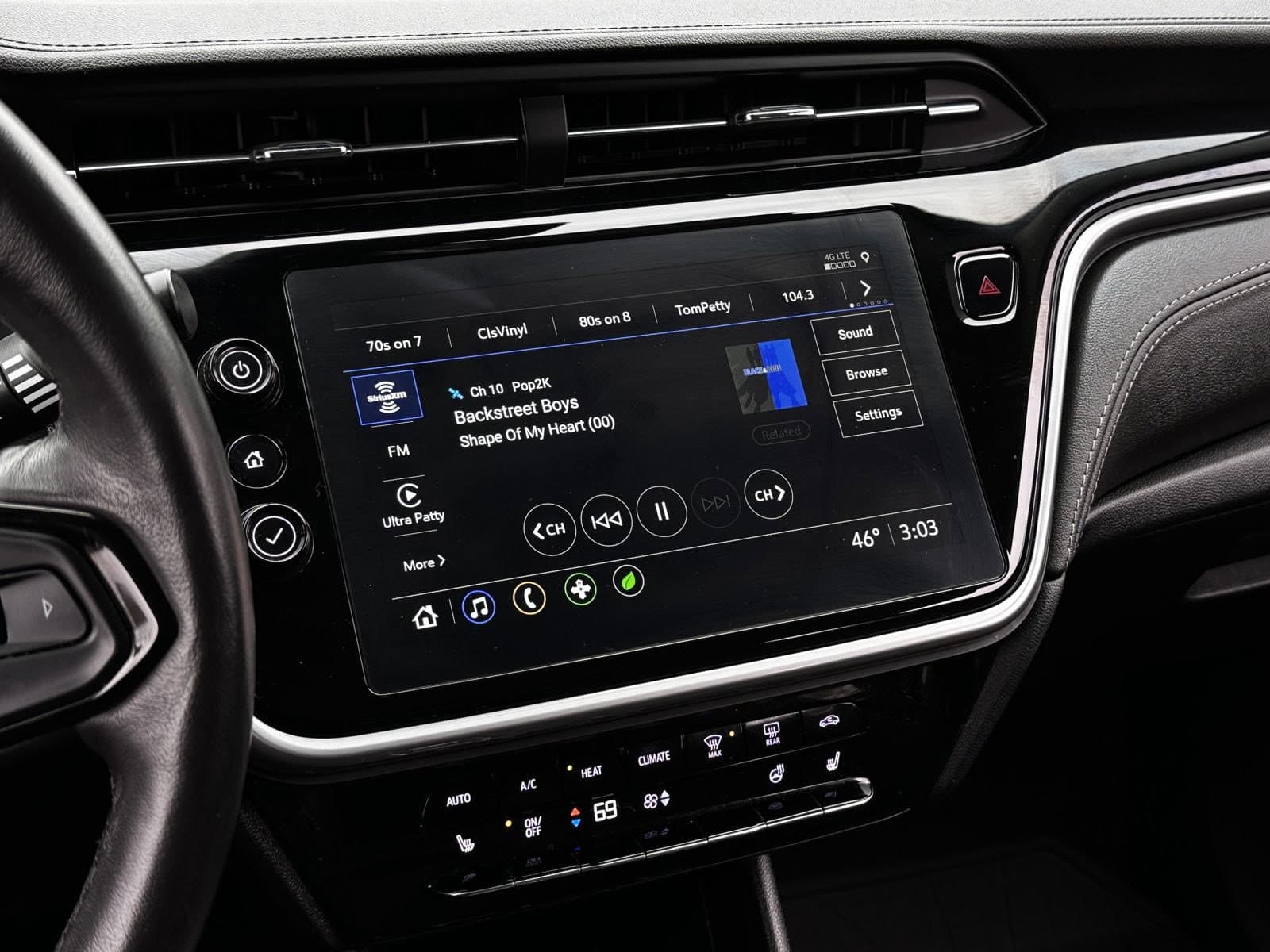 Vehicle photo 19