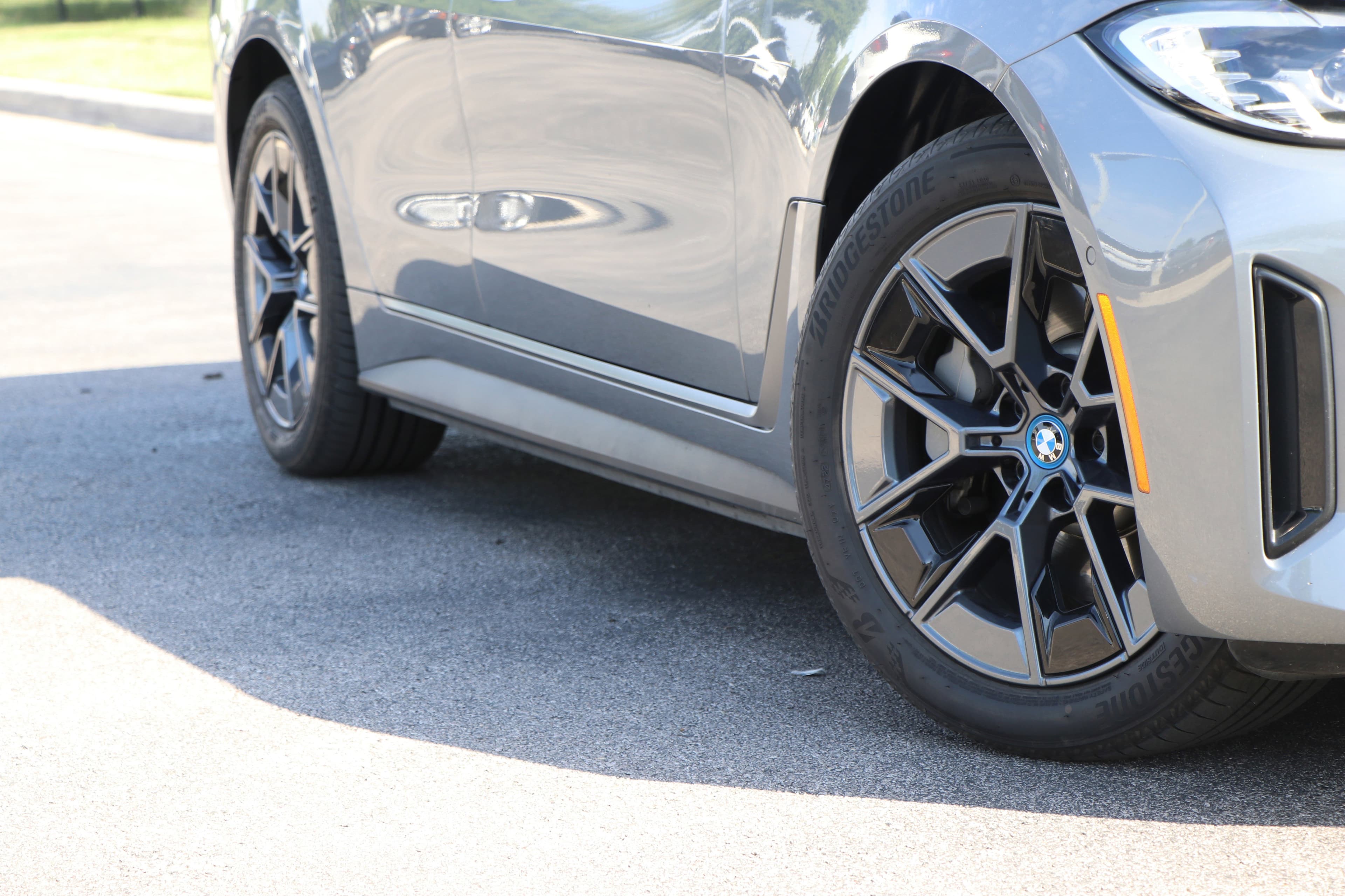 Vehicle photo 2